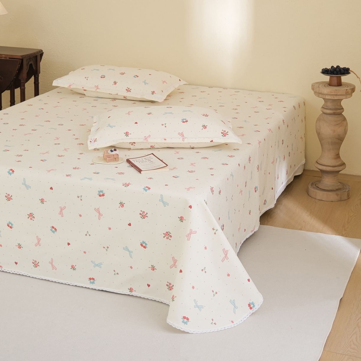 91家纺网 家纺一手货源 找家纺 慕绸家纺（原萌宝老粗布厂家） 2026新款原棉细纱工艺款亲肤柔软老粗布床单凉席席子春夏热门款-直播热卖圆角花边款 铃兰结