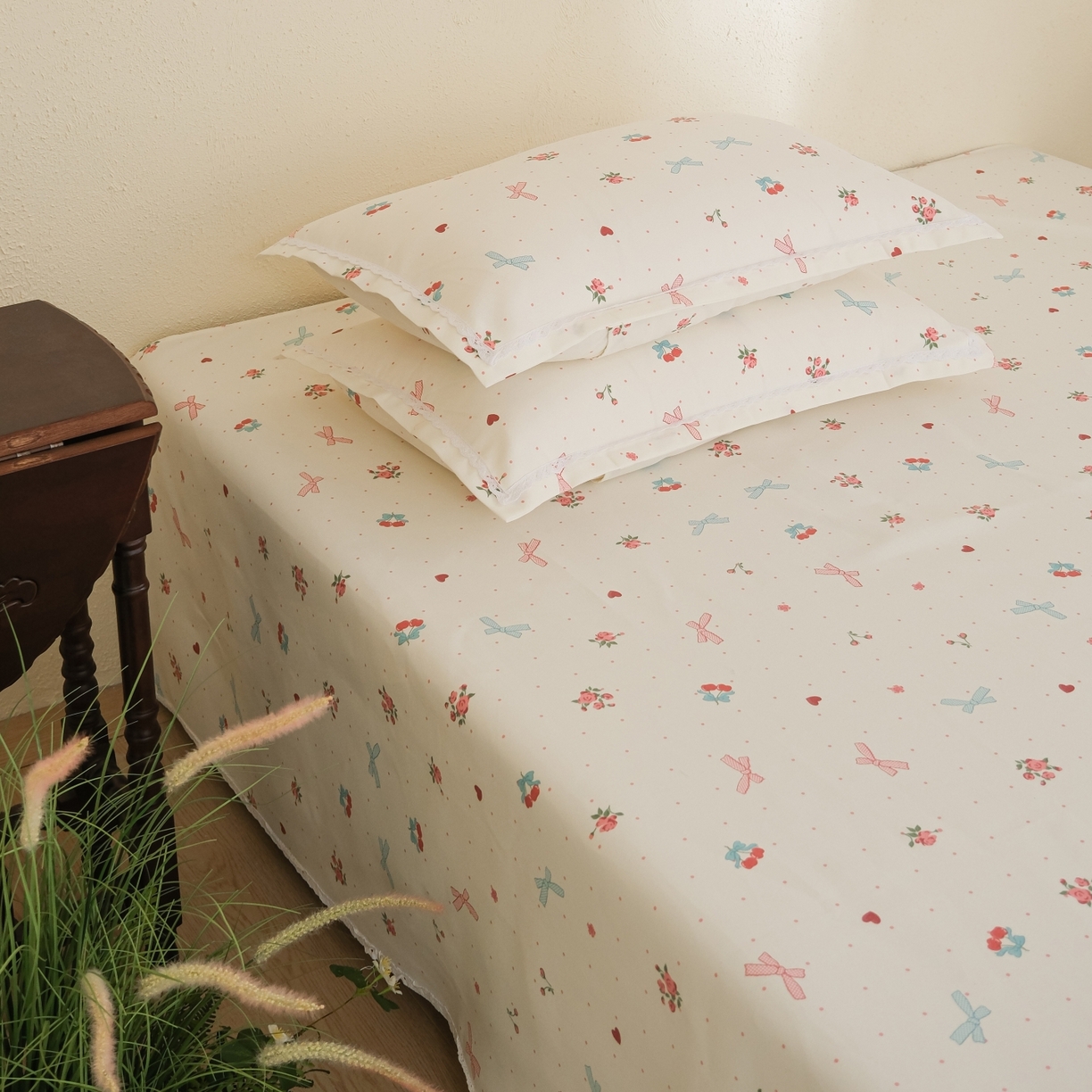 91家纺网 家纺一手货源 找家纺 慕绸家纺（原萌宝老粗布厂家） 2026新款原棉细纱工艺款亲肤柔软老粗布床单凉席席子春夏热门款-直播热卖圆角花边款 铃兰结