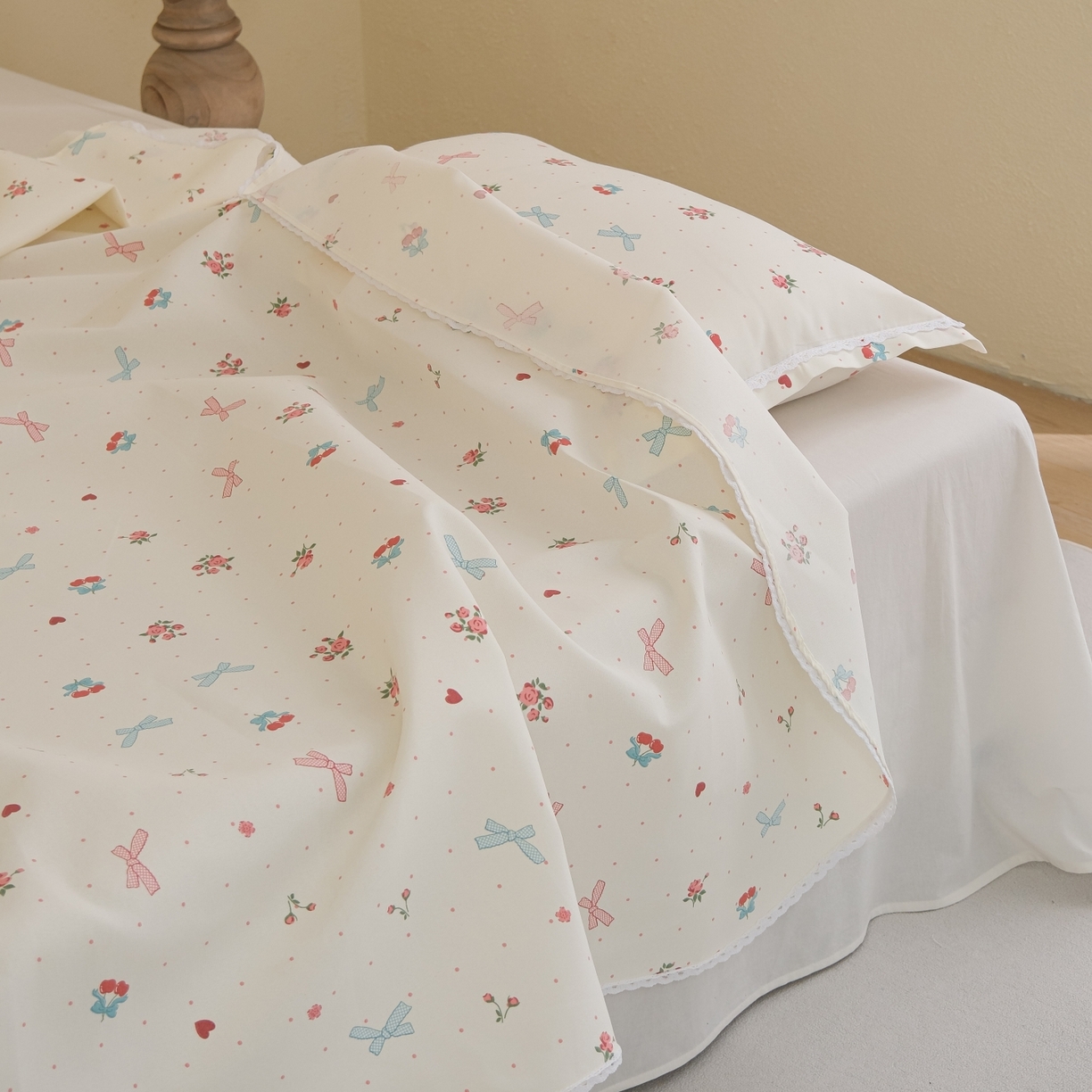 91家纺网 家纺一手货源 找家纺 慕绸家纺（原萌宝老粗布厂家） 2026新款原棉细纱工艺款亲肤柔软老粗布床单凉席席子春夏热门款-直播热卖圆角花边款 铃兰结