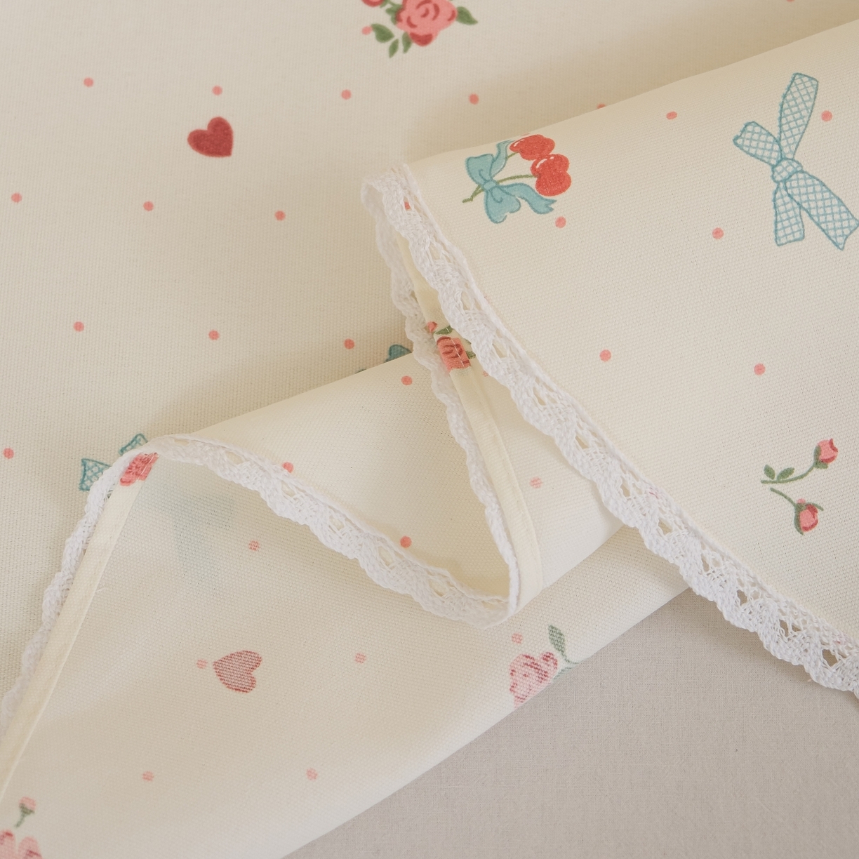 91家纺网 家纺一手货源 找家纺 慕绸家纺（原萌宝老粗布厂家） 2026新款原棉细纱工艺款亲肤柔软老粗布床单凉席席子春夏热门款-直播热卖圆角花边款 铃兰结