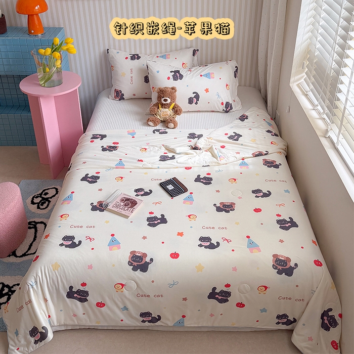 桃子家居 2026新款A类卡通小清新奶乎乎高品质牛奶丝软糯针织棉嵌绳工艺夏被系列 针织嵌绳-苹果猫