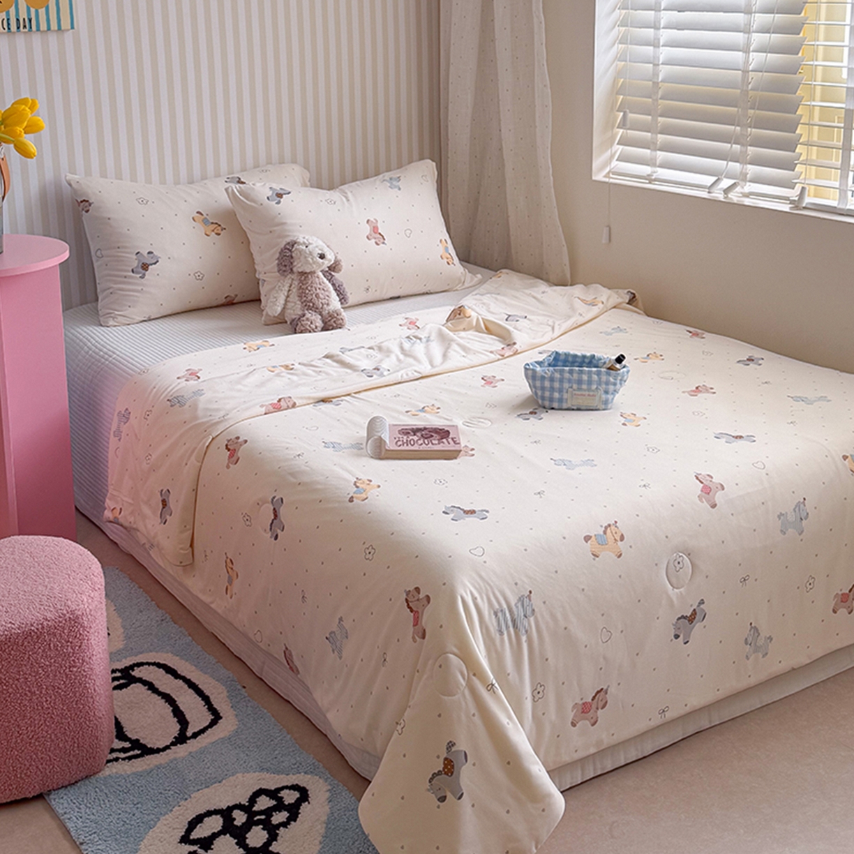 91家纺网 家纺一手货源 找家纺 桃子家居 2026新款A类卡通小清新奶乎乎高品质牛奶丝软糯针织棉嵌绳工艺夏被系列 针织嵌绳-森系小马