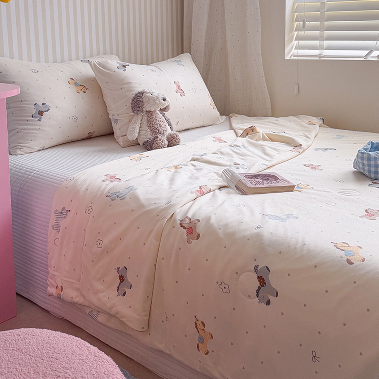 91家纺网 家纺一手货源 找家纺 桃子家居 2026新款A类卡通小清新奶乎乎高品质牛奶丝软糯针织棉嵌绳工艺夏被系列 针织嵌绳-森系小马