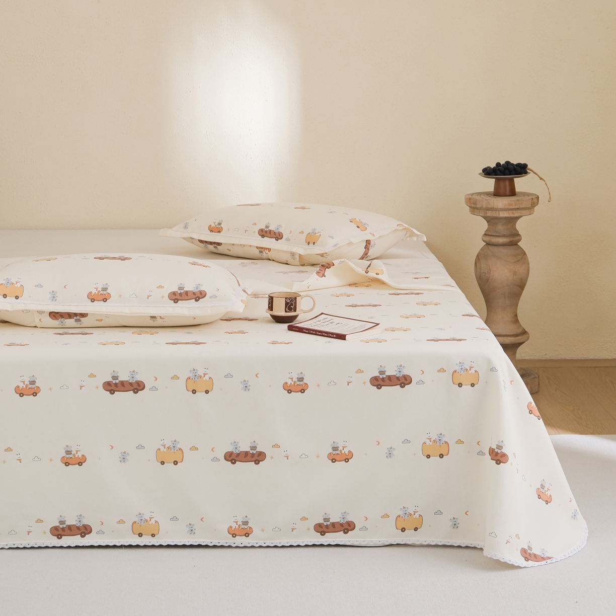 91家纺网 家纺一手货源 找家纺 慕绸家纺（原萌宝老粗布厂家） 2026新款原棉细纱工艺款亲肤柔软老粗布床单凉席席子春夏热门款-直播热卖圆角花边款 面包小车