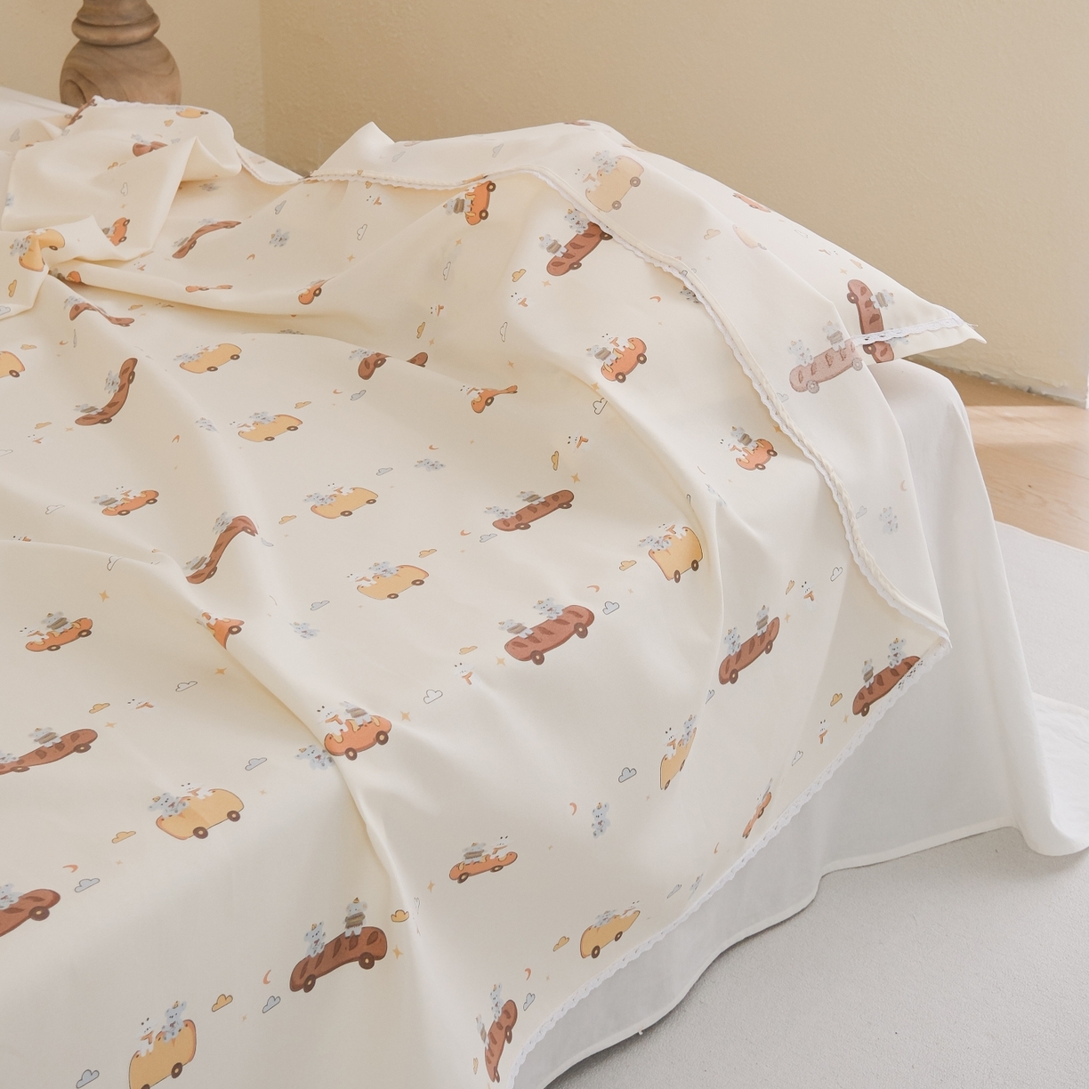 91家纺网 家纺一手货源 找家纺 慕绸家纺（原萌宝老粗布厂家） 2026新款原棉细纱工艺款亲肤柔软老粗布床单凉席席子春夏热门款-直播热卖圆角花边款 面包小车