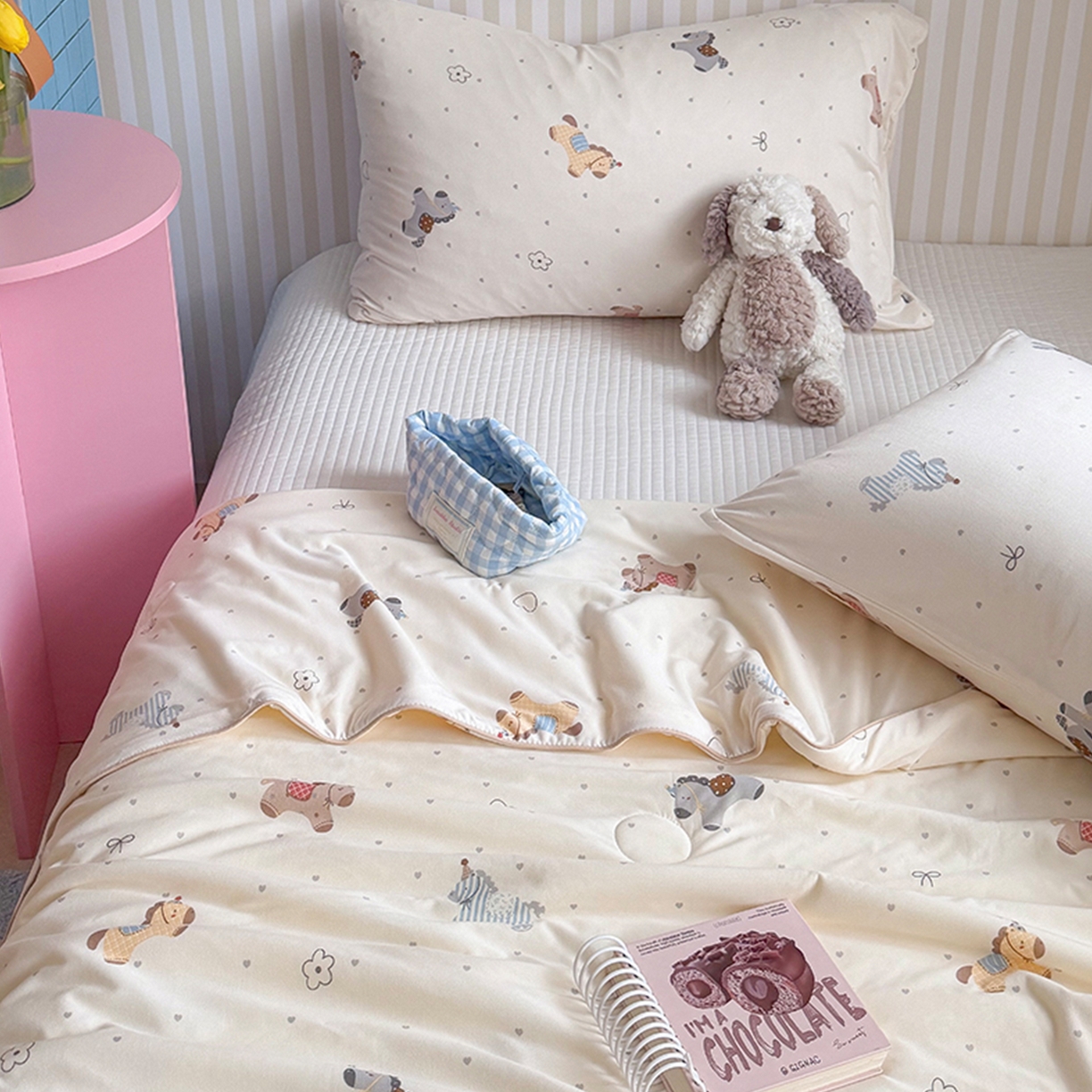 91家纺网 家纺一手货源 找家纺 桃子家居 2026新款A类卡通小清新奶乎乎高品质牛奶丝软糯针织棉嵌绳工艺夏被系列 针织嵌绳-森系小马