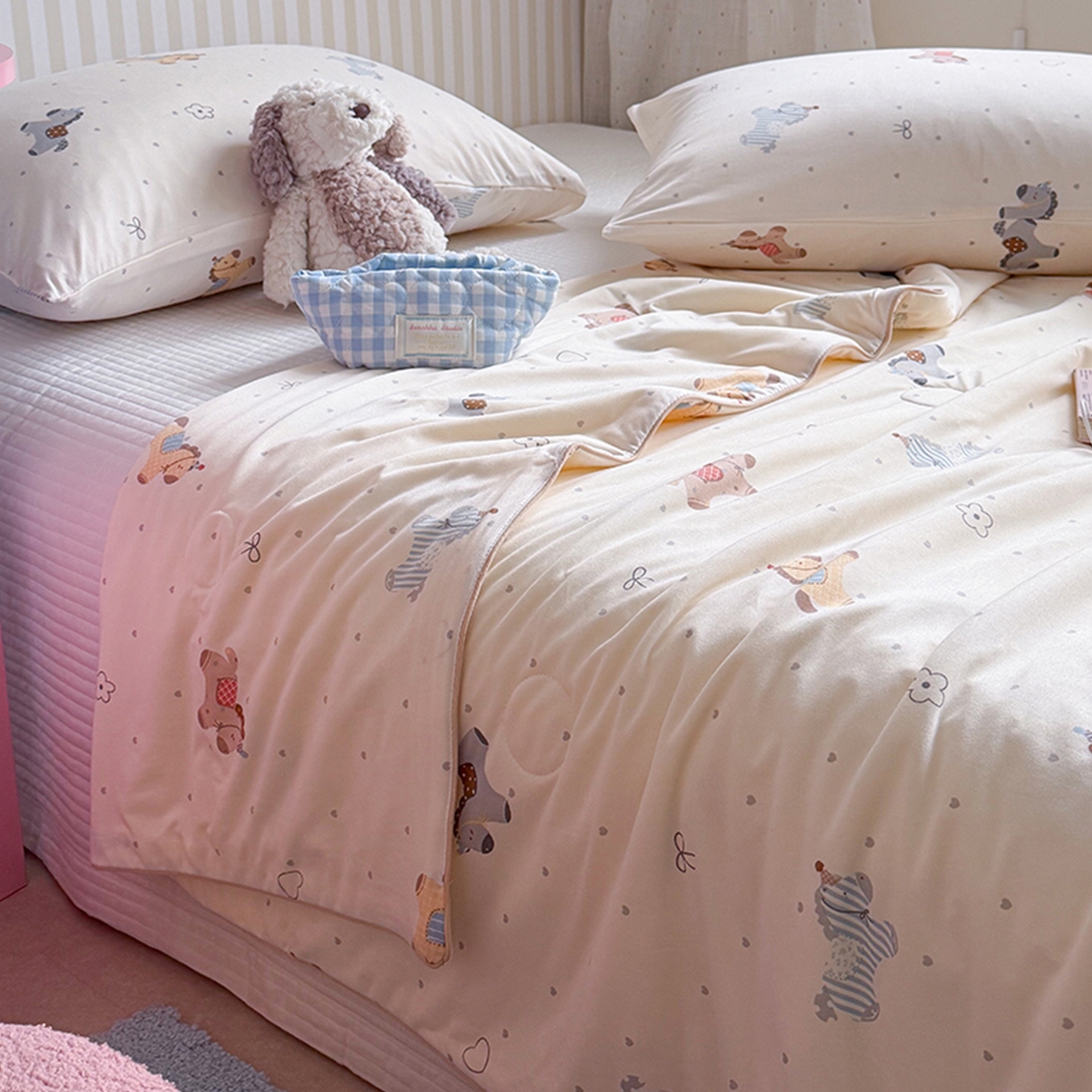 91家纺网 家纺一手货源 找家纺 桃子家居 2026新款A类卡通小清新奶乎乎高品质牛奶丝软糯针织棉嵌绳工艺夏被系列 针织嵌绳-森系小马