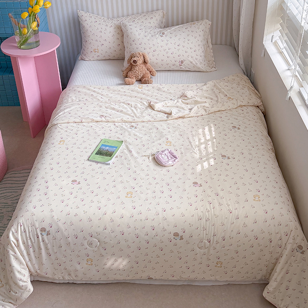 91家纺网 家纺一手货源 找家纺 桃子家居 2026新款A类卡通小清新奶乎乎高品质牛奶丝软糯针织棉嵌绳工艺夏被系列 针织嵌绳-甜梦碎花狗