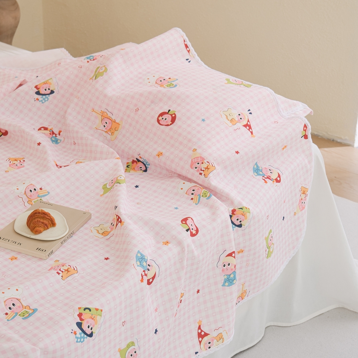 91家纺网 家纺一手货源 找家纺 慕绸家纺（原萌宝老粗布厂家） 2026新款原棉细纱工艺款亲肤柔软老粗布床单凉席席子春夏热门款-直播热卖圆角花边款 魔法星人