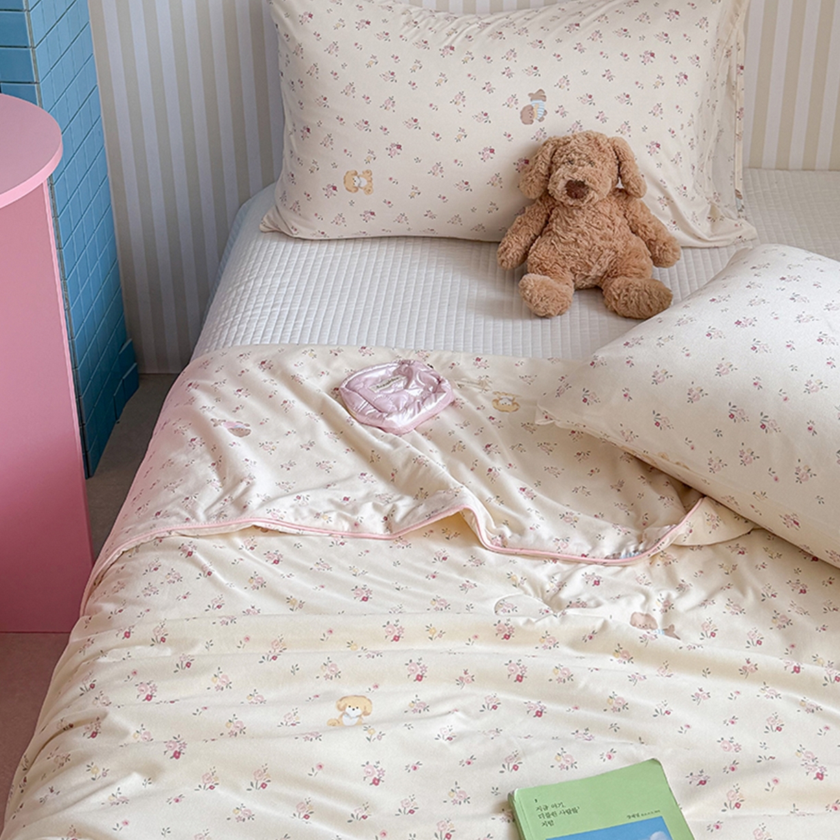 91家纺网 家纺一手货源 找家纺 桃子家居 2026新款A类卡通小清新奶乎乎高品质牛奶丝软糯针织棉嵌绳工艺夏被系列 针织嵌绳-甜梦碎花狗