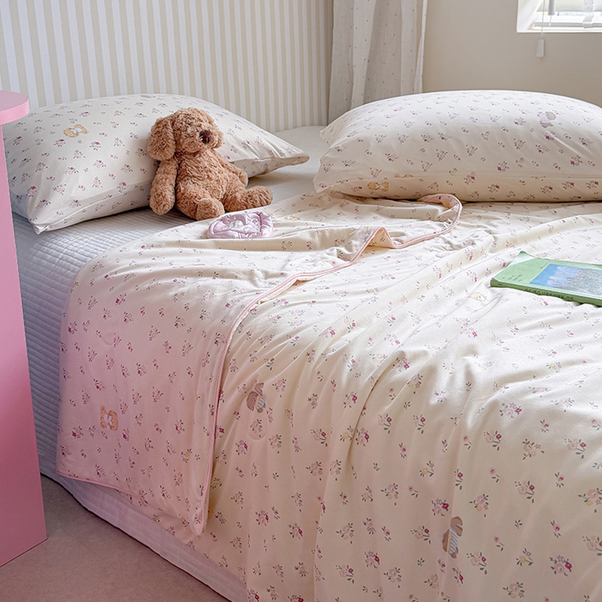 91家纺网 家纺一手货源 找家纺 桃子家居 2026新款A类卡通小清新奶乎乎高品质牛奶丝软糯针织棉嵌绳工艺夏被系列 针织嵌绳-甜梦碎花狗