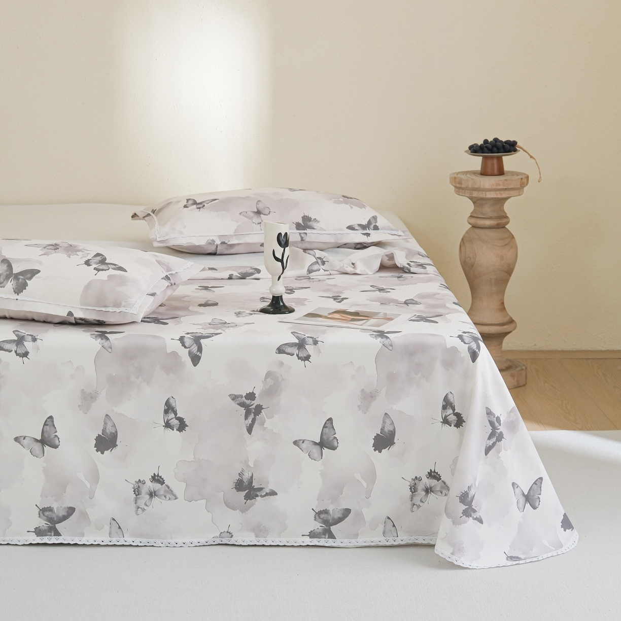 91家纺网 家纺一手货源 找家纺 慕绸家纺（原萌宝老粗布厂家） 2026新款原棉细纱工艺款亲肤柔软老粗布床单凉席席子春夏热门款-直播热卖圆角花边款 墨兰蝶