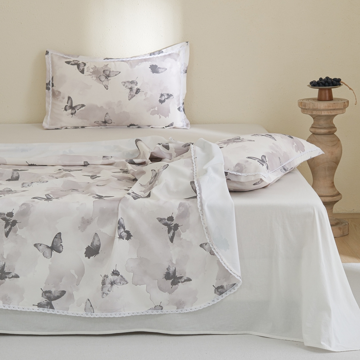 91家纺网 家纺一手货源 找家纺 慕绸家纺（原萌宝老粗布厂家） 2026新款原棉细纱工艺款亲肤柔软老粗布床单凉席席子春夏热门款-直播热卖圆角花边款 墨兰蝶