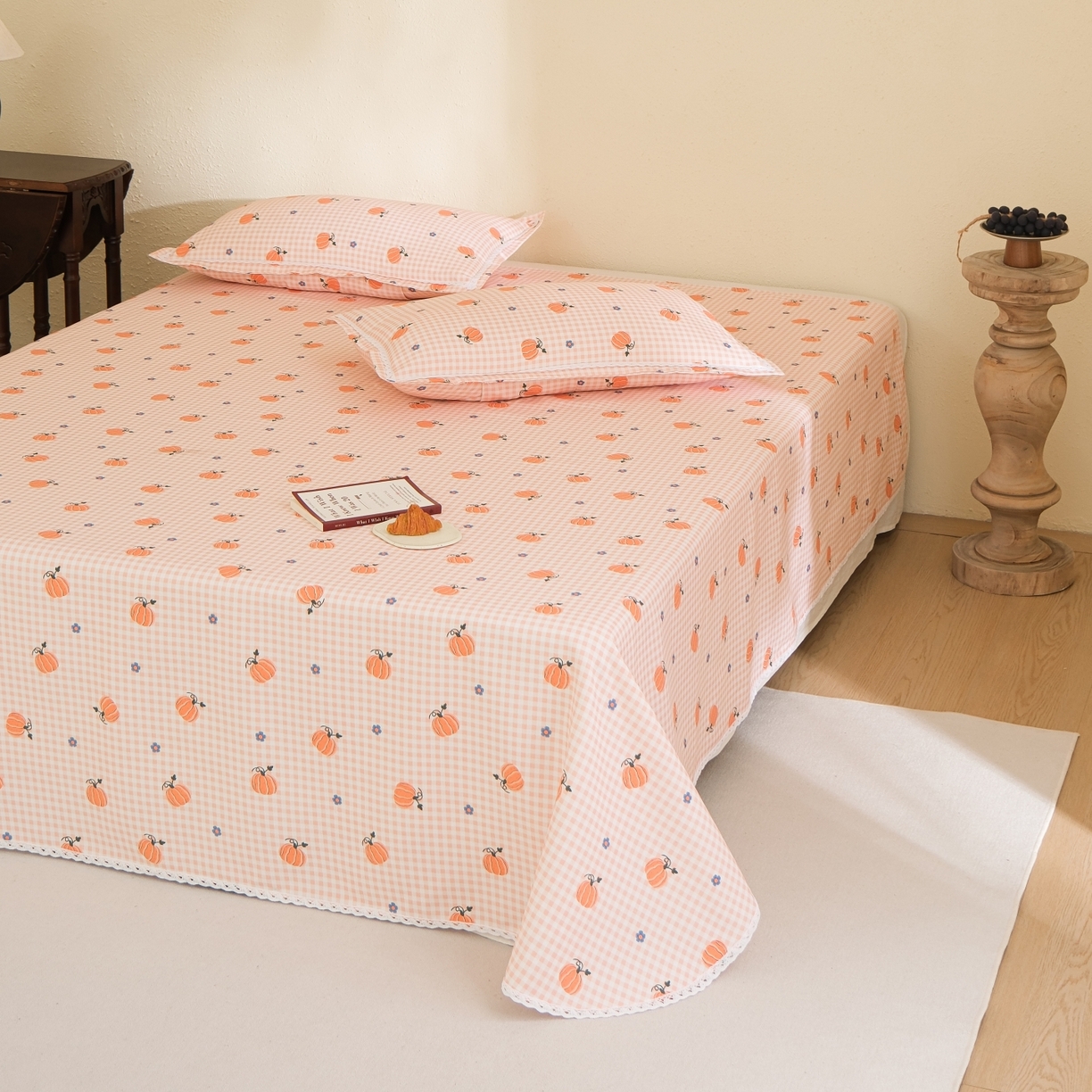 91家纺网 家纺一手货源 找家纺 慕绸家纺（原萌宝老粗布厂家） 2026新款原棉细纱工艺款亲肤柔软老粗布床单凉席席子春夏热门款-直播热卖圆角花边款 南瓜派