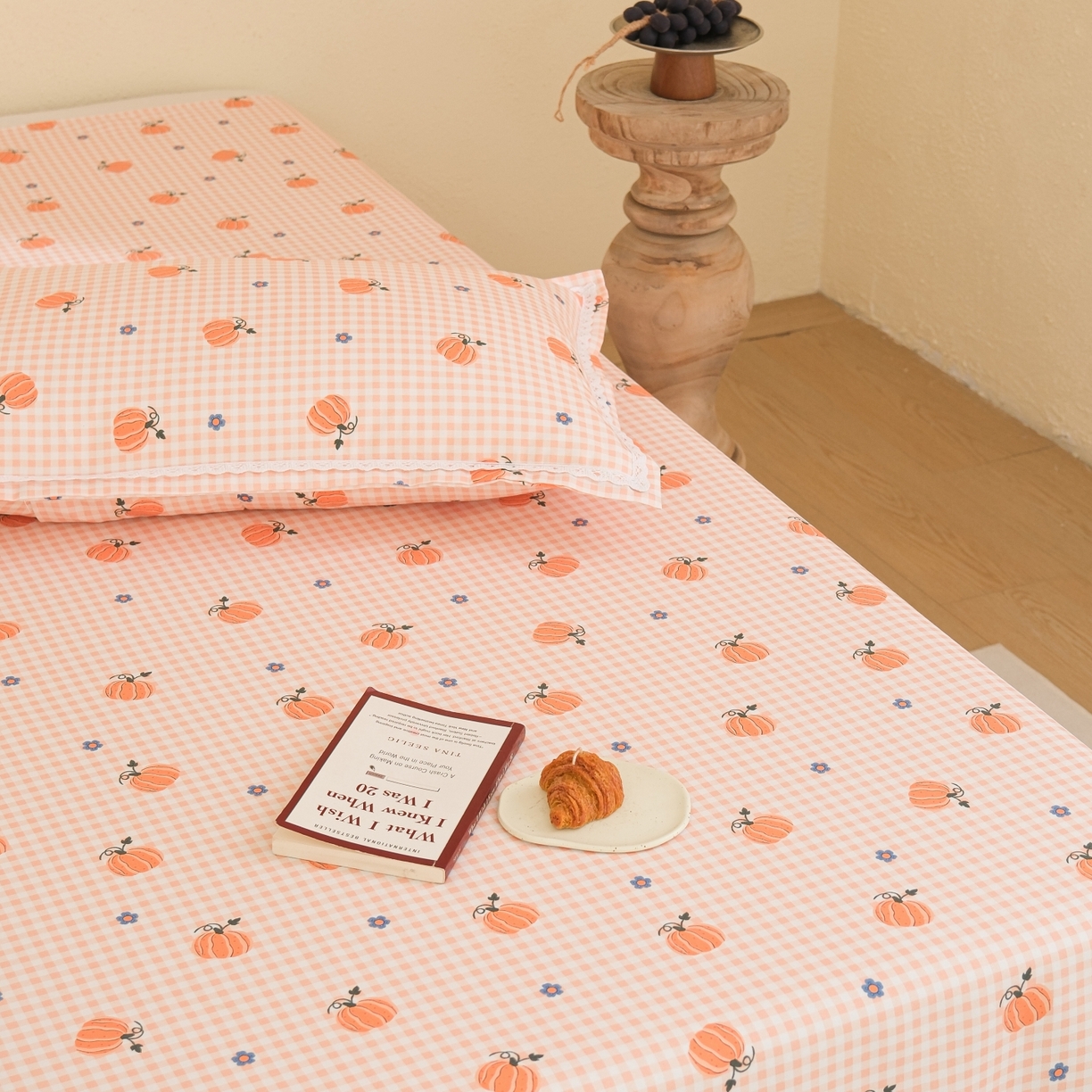 91家纺网 家纺一手货源 找家纺 慕绸家纺（原萌宝老粗布厂家） 2026新款原棉细纱工艺款亲肤柔软老粗布床单凉席席子春夏热门款-直播热卖圆角花边款 南瓜派