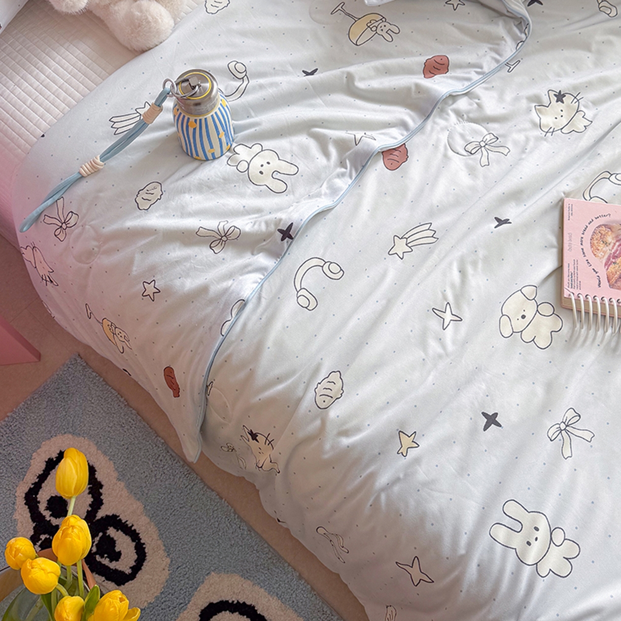 91家纺网 家纺一手货源 找家纺 桃子家居 2026新款A类卡通小清新奶乎乎高品质牛奶丝软糯针织棉嵌绳工艺夏被系列 针织嵌绳-晚安兔兔