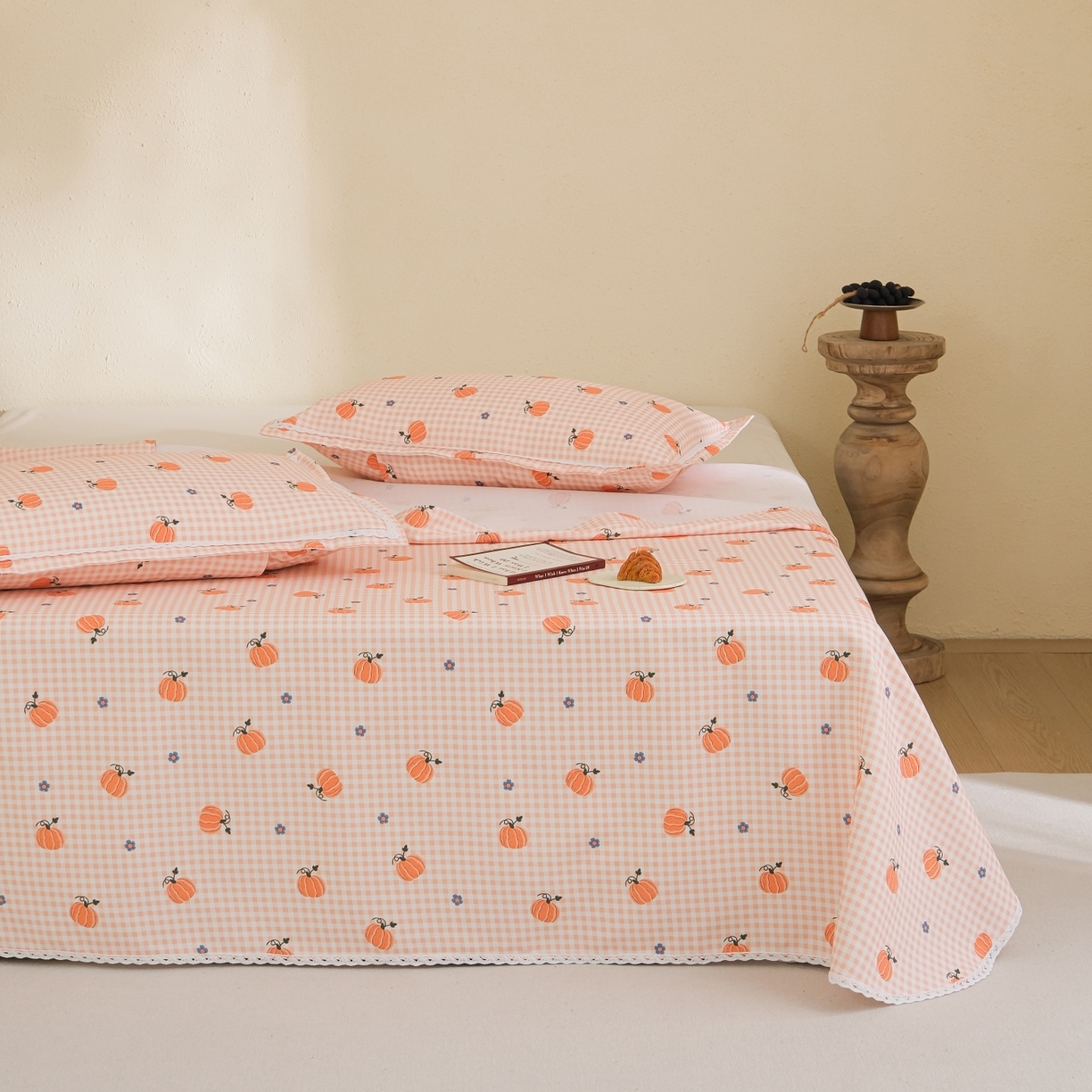 91家纺网 家纺一手货源 找家纺 慕绸家纺（原萌宝老粗布厂家） 2026新款原棉细纱工艺款亲肤柔软老粗布床单凉席席子春夏热门款-直播热卖圆角花边款 南瓜派