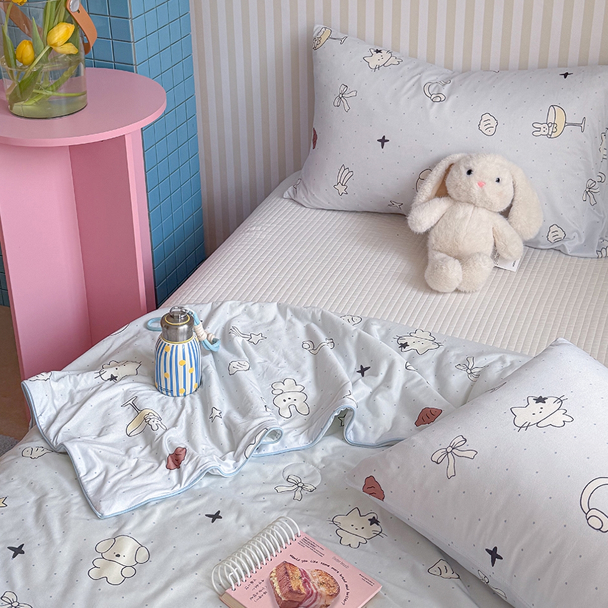 91家纺网 家纺一手货源 找家纺 桃子家居 2026新款A类卡通小清新奶乎乎高品质牛奶丝软糯针织棉嵌绳工艺夏被系列 针织嵌绳-晚安兔兔