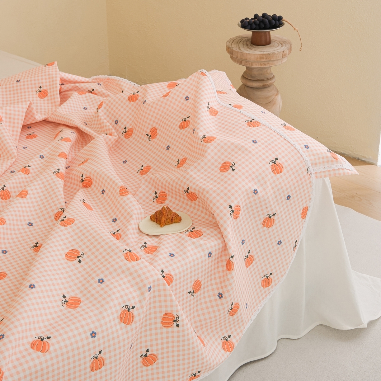 91家纺网 家纺一手货源 找家纺 慕绸家纺（原萌宝老粗布厂家） 2026新款原棉细纱工艺款亲肤柔软老粗布床单凉席席子春夏热门款-直播热卖圆角花边款 南瓜派