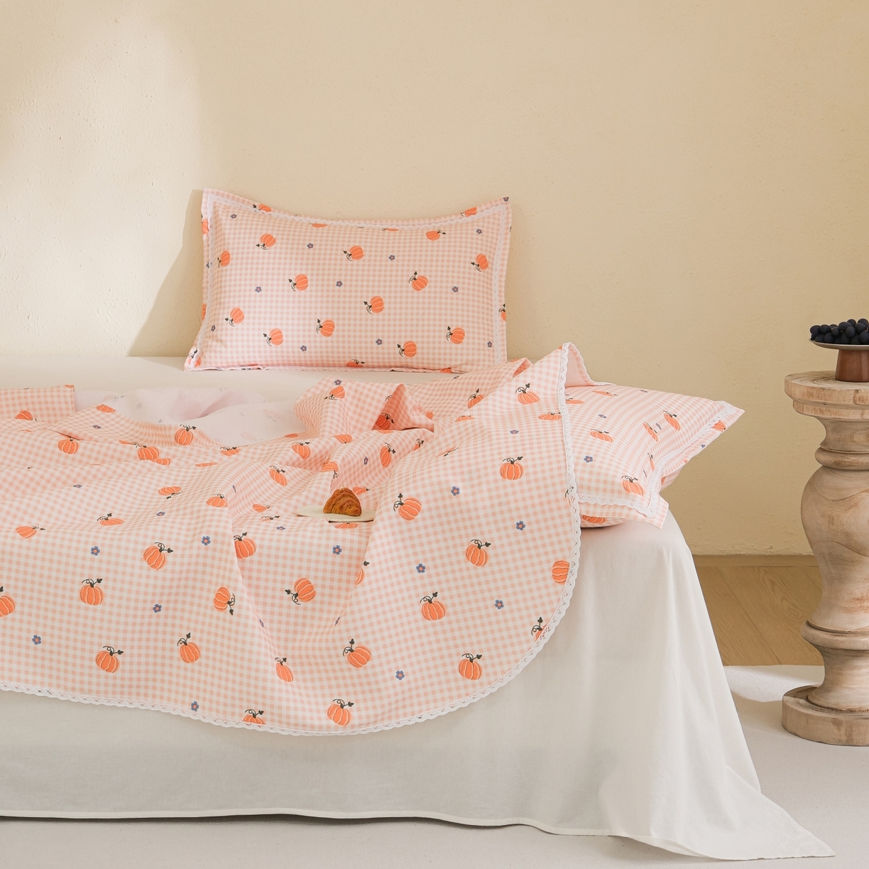 91家纺网 家纺一手货源 找家纺 慕绸家纺（原萌宝老粗布厂家） 2026新款原棉细纱工艺款亲肤柔软老粗布床单凉席席子春夏热门款-直播热卖圆角花边款 南瓜派