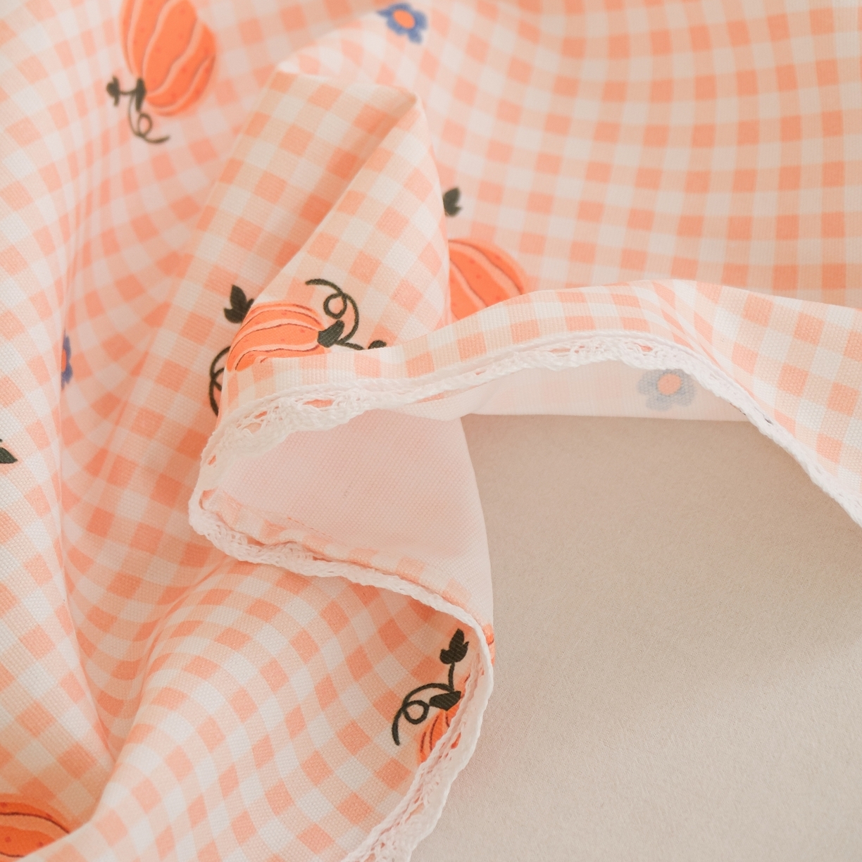 91家纺网 家纺一手货源 找家纺 慕绸家纺（原萌宝老粗布厂家） 2026新款原棉细纱工艺款亲肤柔软老粗布床单凉席席子春夏热门款-直播热卖圆角花边款 南瓜派