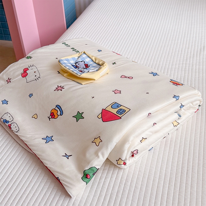 91家纺网 家纺一手货源 找家纺 桃子家居 2026新款A类卡通小清新奶乎乎高品质牛奶丝软糯针织棉嵌绳工艺夏被系列 针织嵌绳-星梦猫咪