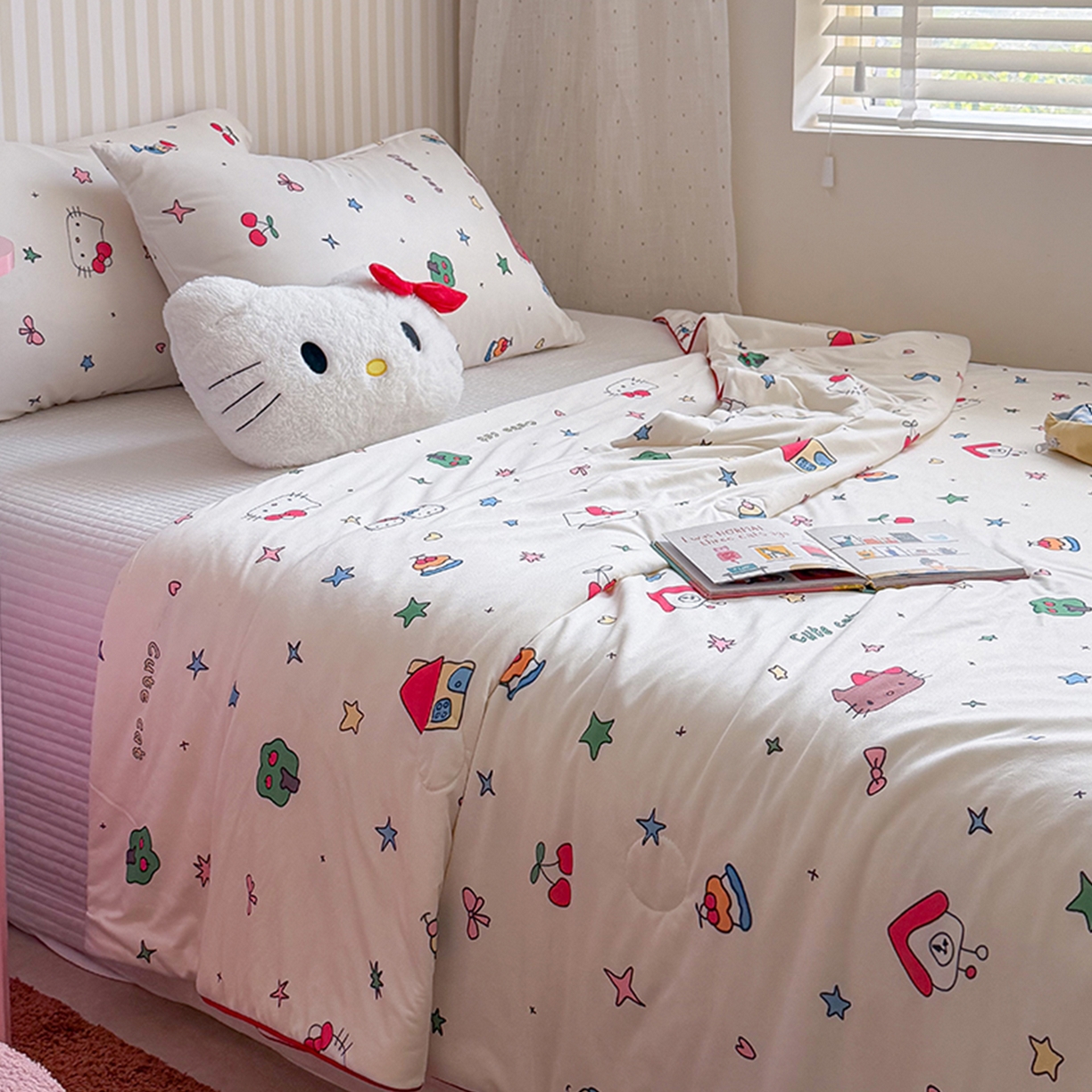 91家纺网 家纺一手货源 找家纺 桃子家居 2026新款A类卡通小清新奶乎乎高品质牛奶丝软糯针织棉嵌绳工艺夏被系列 针织嵌绳-星梦猫咪