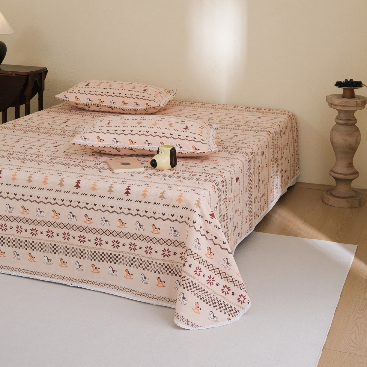 91家纺网 家纺一手货源 找家纺 慕绸家纺（原萌宝老粗布厂家） 2026新款原棉细纱工艺款亲肤柔软老粗布床单凉席席子春夏热门款-直播热卖圆角花边款 千禧马