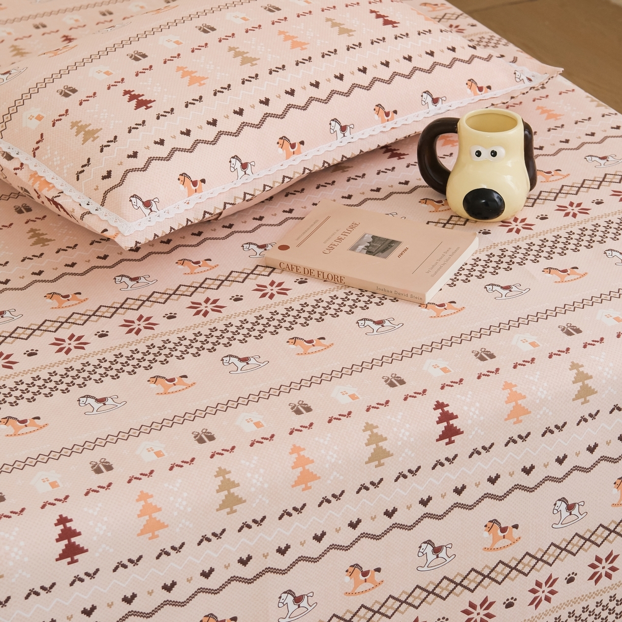 91家纺网 家纺一手货源 找家纺 慕绸家纺（原萌宝老粗布厂家） 2026新款原棉细纱工艺款亲肤柔软老粗布床单凉席席子春夏热门款-直播热卖圆角花边款 千禧马