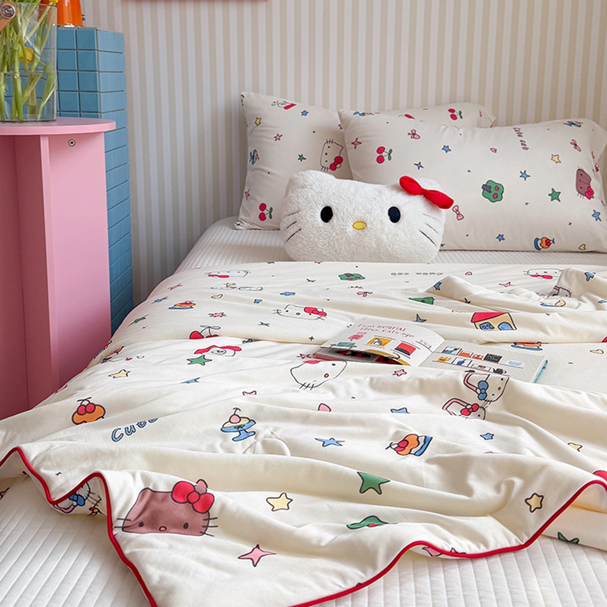 91家纺网 家纺一手货源 找家纺 桃子家居 2026新款A类卡通小清新奶乎乎高品质牛奶丝软糯针织棉嵌绳工艺夏被系列 针织嵌绳-星梦猫咪