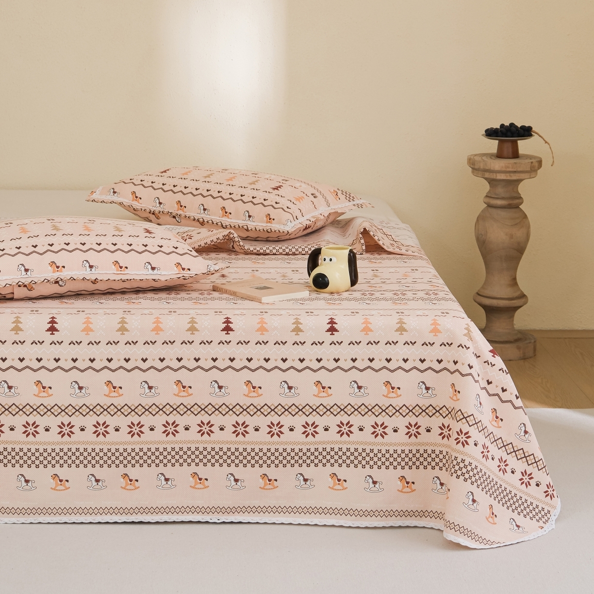 91家纺网 家纺一手货源 找家纺 慕绸家纺（原萌宝老粗布厂家） 2026新款原棉细纱工艺款亲肤柔软老粗布床单凉席席子春夏热门款-直播热卖圆角花边款 千禧马