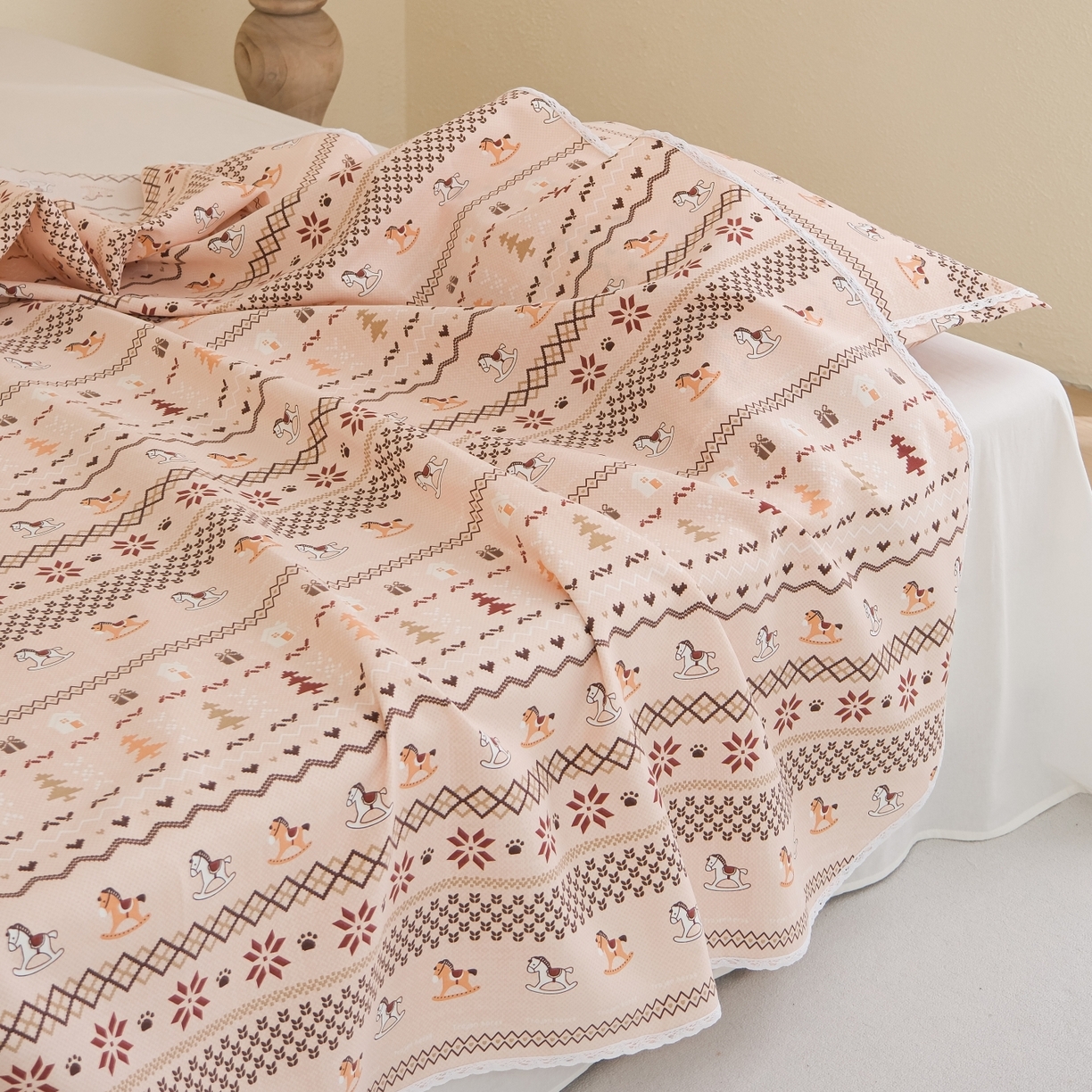 91家纺网 家纺一手货源 找家纺 慕绸家纺（原萌宝老粗布厂家） 2026新款原棉细纱工艺款亲肤柔软老粗布床单凉席席子春夏热门款-直播热卖圆角花边款 千禧马