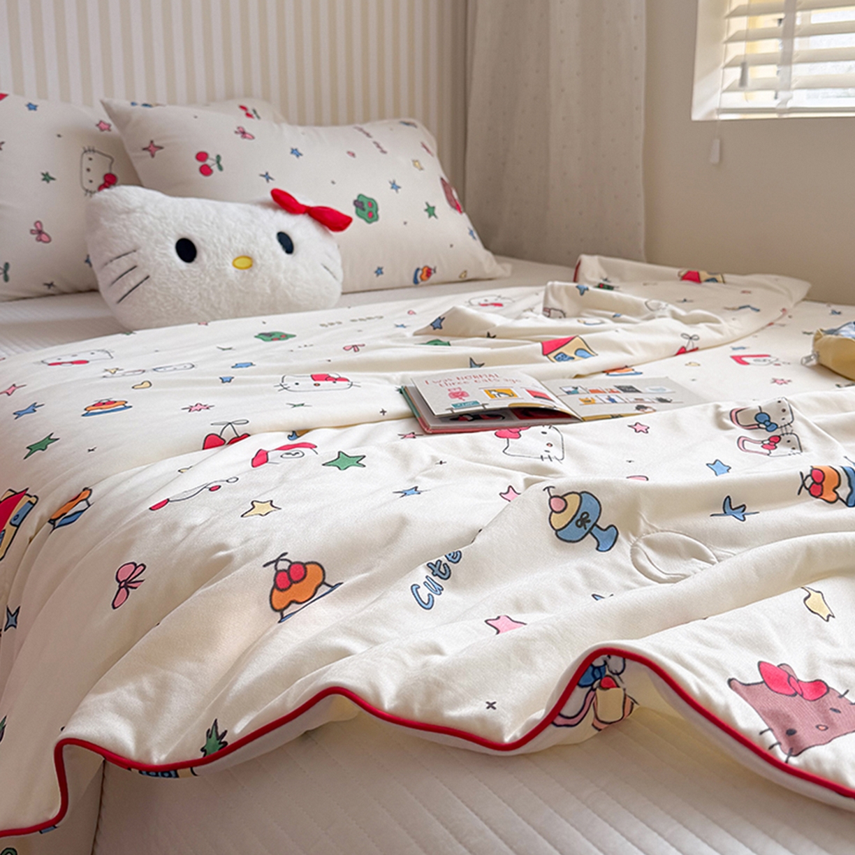 91家纺网 家纺一手货源 找家纺 桃子家居 2026新款A类卡通小清新奶乎乎高品质牛奶丝软糯针织棉嵌绳工艺夏被系列 针织嵌绳-星梦猫咪