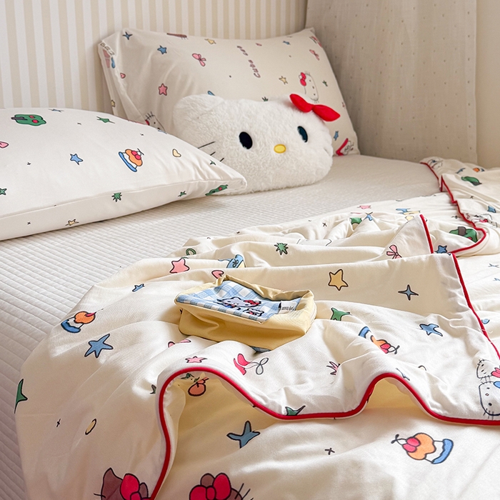 91家纺网 家纺一手货源 找家纺 桃子家居 2026新款A类卡通小清新奶乎乎高品质牛奶丝软糯针织棉嵌绳工艺夏被系列 针织嵌绳-星梦猫咪