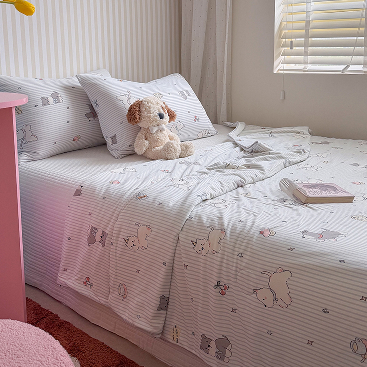 91家纺网 家纺一手货源 找家纺 桃子家居 2026新款A类卡通小清新奶乎乎高品质牛奶丝软糯针织棉嵌绳工艺夏被系列 针织嵌绳-元气小狗