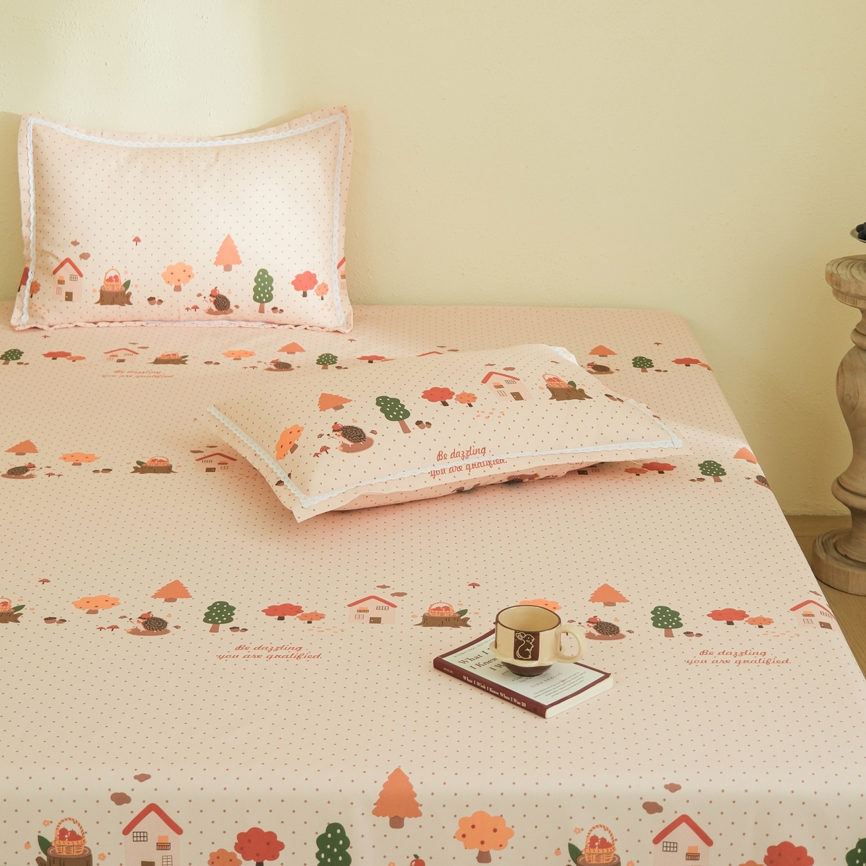 91家纺网 家纺一手货源 找家纺 慕绸家纺（原萌宝老粗布厂家） 2026新款原棉细纱工艺款亲肤柔软老粗布床单凉席席子春夏热门款-直播热卖圆角花边款 秋日森林