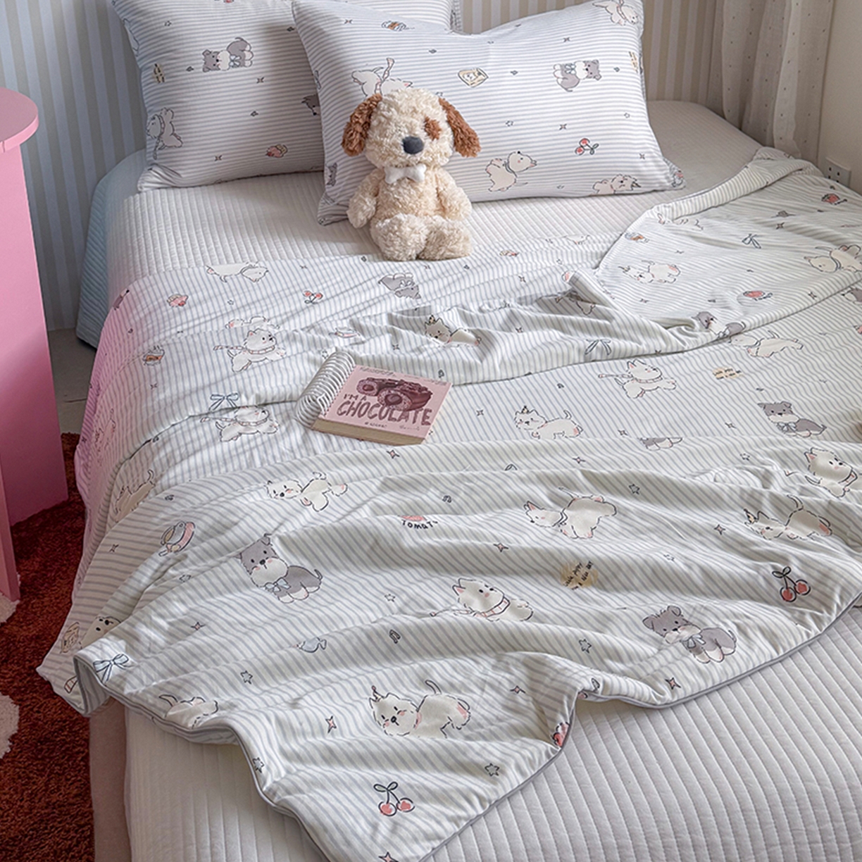 91家纺网 家纺一手货源 找家纺 桃子家居 2026新款A类卡通小清新奶乎乎高品质牛奶丝软糯针织棉嵌绳工艺夏被系列 针织嵌绳-元气小狗