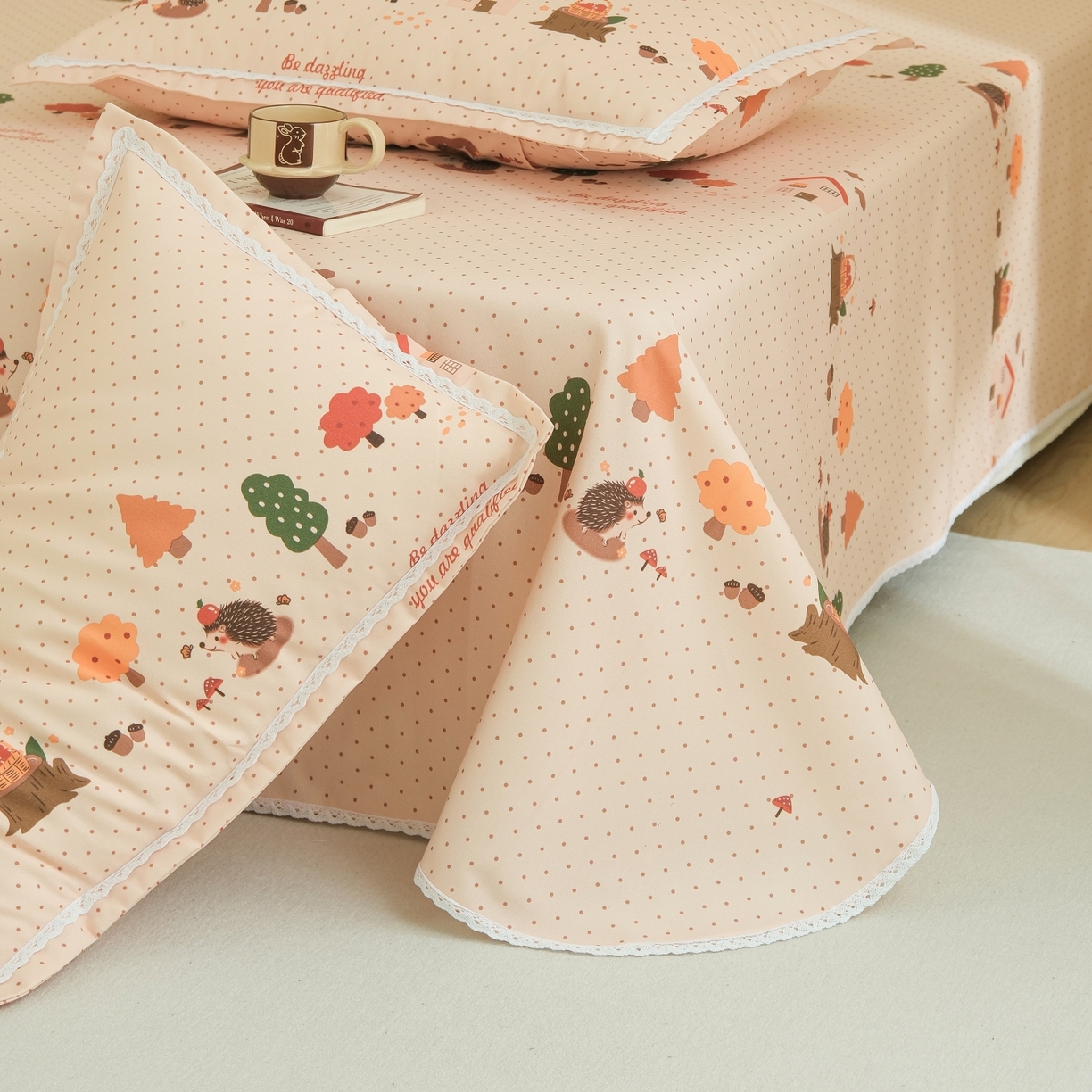 91家纺网 家纺一手货源 找家纺 慕绸家纺（原萌宝老粗布厂家） 2026新款原棉细纱工艺款亲肤柔软老粗布床单凉席席子春夏热门款-直播热卖圆角花边款 秋日森林