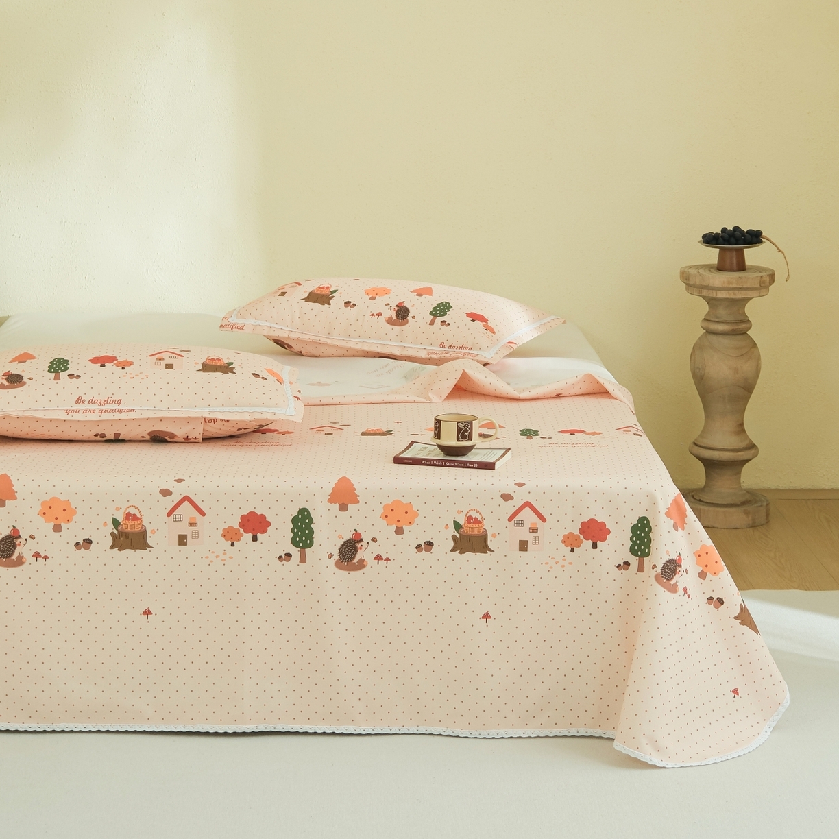 91家纺网 家纺一手货源 找家纺 慕绸家纺（原萌宝老粗布厂家） 2026新款原棉细纱工艺款亲肤柔软老粗布床单凉席席子春夏热门款-直播热卖圆角花边款 秋日森林