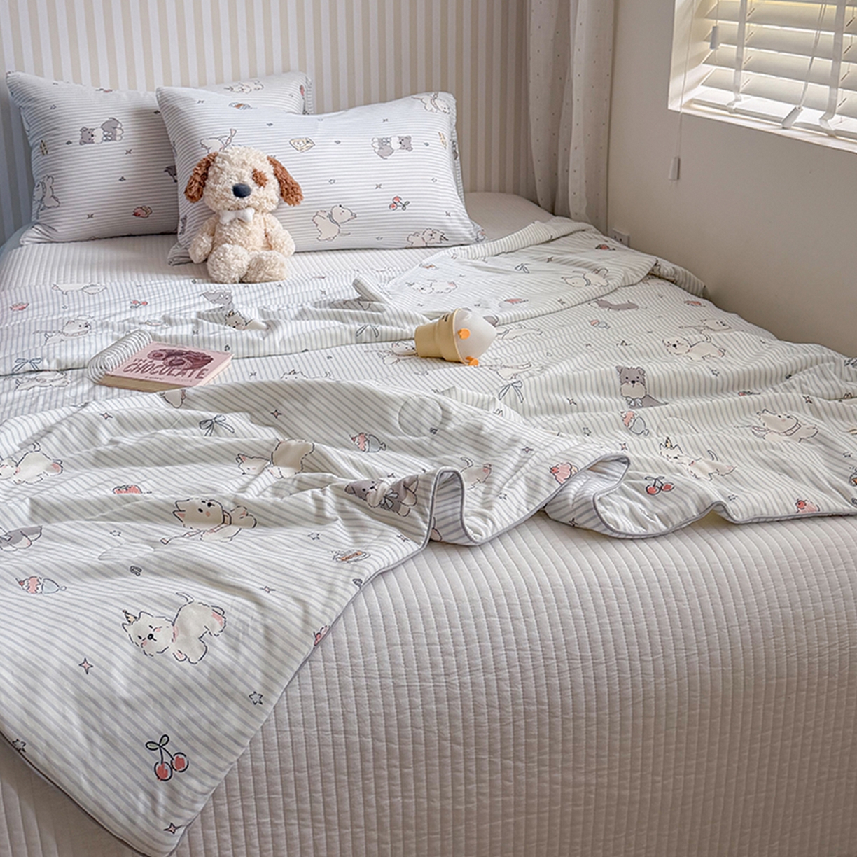 91家纺网 家纺一手货源 找家纺 桃子家居 2026新款A类卡通小清新奶乎乎高品质牛奶丝软糯针织棉嵌绳工艺夏被系列 针织嵌绳-元气小狗