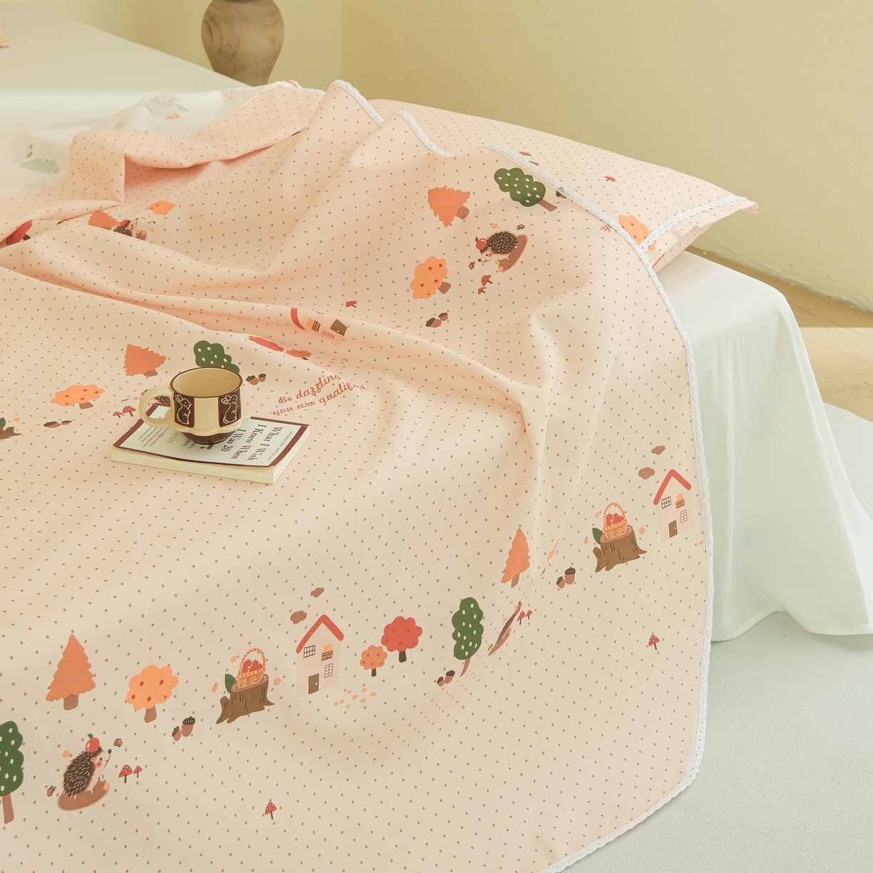 91家纺网 家纺一手货源 找家纺 慕绸家纺（原萌宝老粗布厂家） 2026新款原棉细纱工艺款亲肤柔软老粗布床单凉席席子春夏热门款-直播热卖圆角花边款 秋日森林