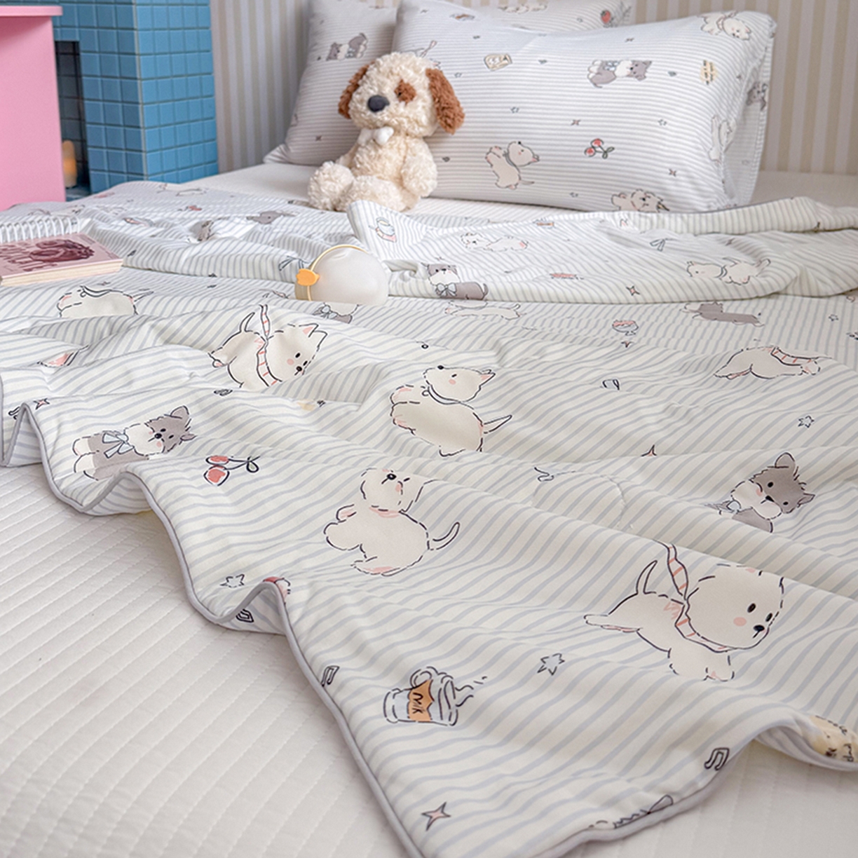 91家纺网 家纺一手货源 找家纺 桃子家居 2026新款A类卡通小清新奶乎乎高品质牛奶丝软糯针织棉嵌绳工艺夏被系列 针织嵌绳-元气小狗