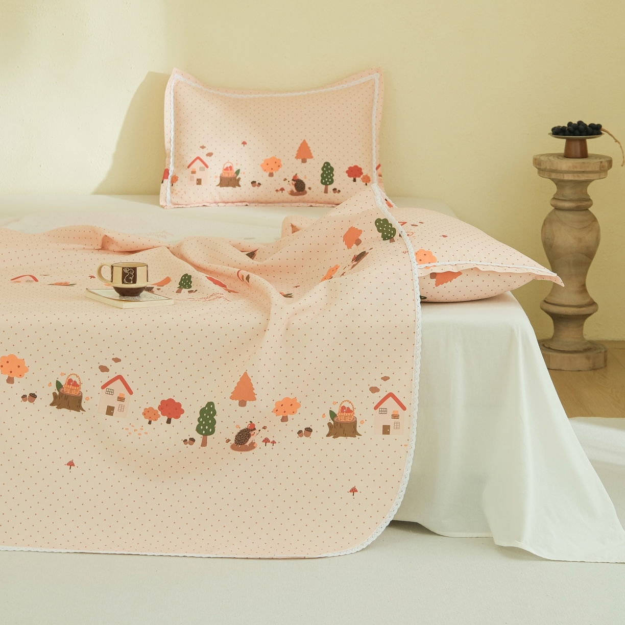 91家纺网 家纺一手货源 找家纺 慕绸家纺（原萌宝老粗布厂家） 2026新款原棉细纱工艺款亲肤柔软老粗布床单凉席席子春夏热门款-直播热卖圆角花边款 秋日森林