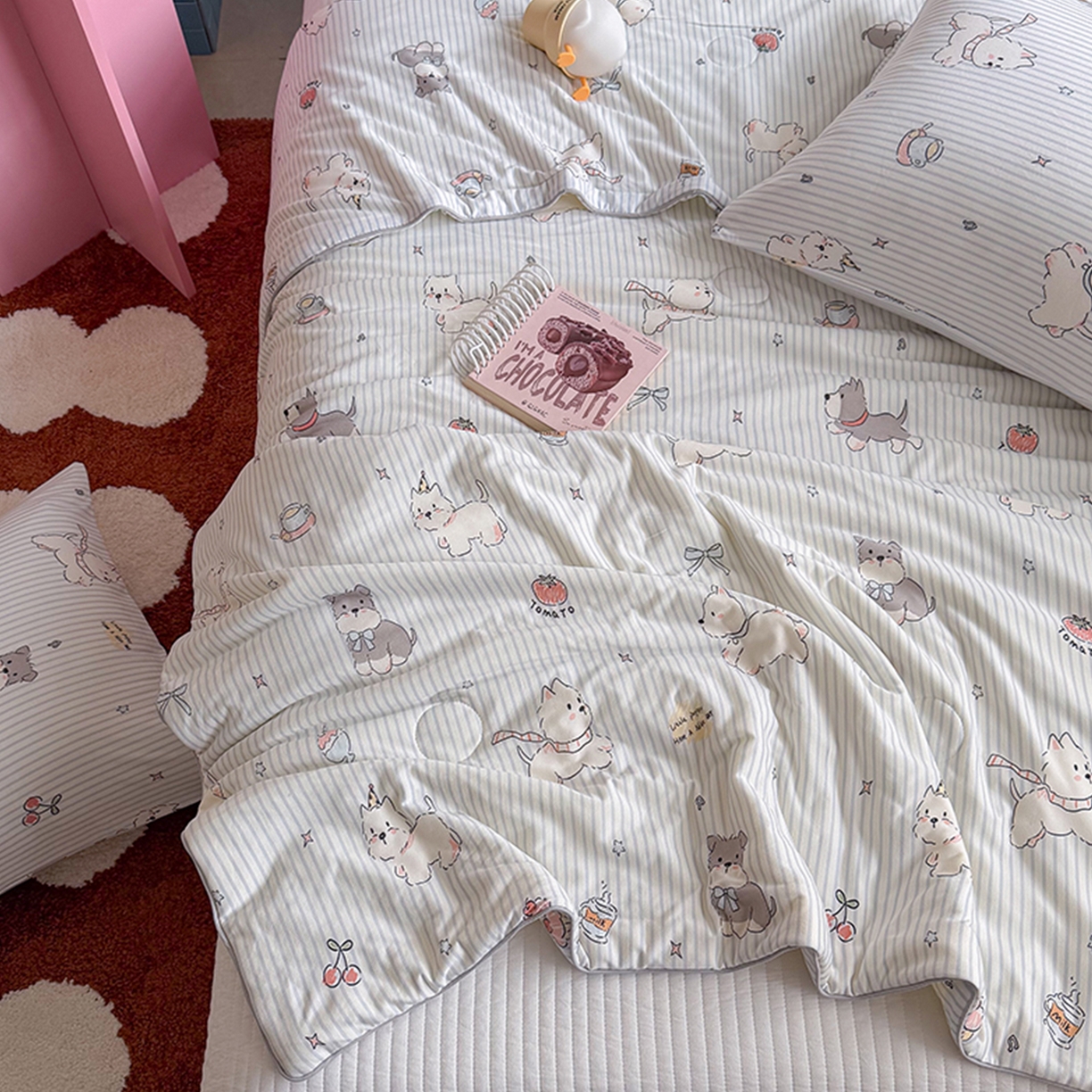 91家纺网 家纺一手货源 找家纺 桃子家居 2026新款A类卡通小清新奶乎乎高品质牛奶丝软糯针织棉嵌绳工艺夏被系列 针织嵌绳-元气小狗