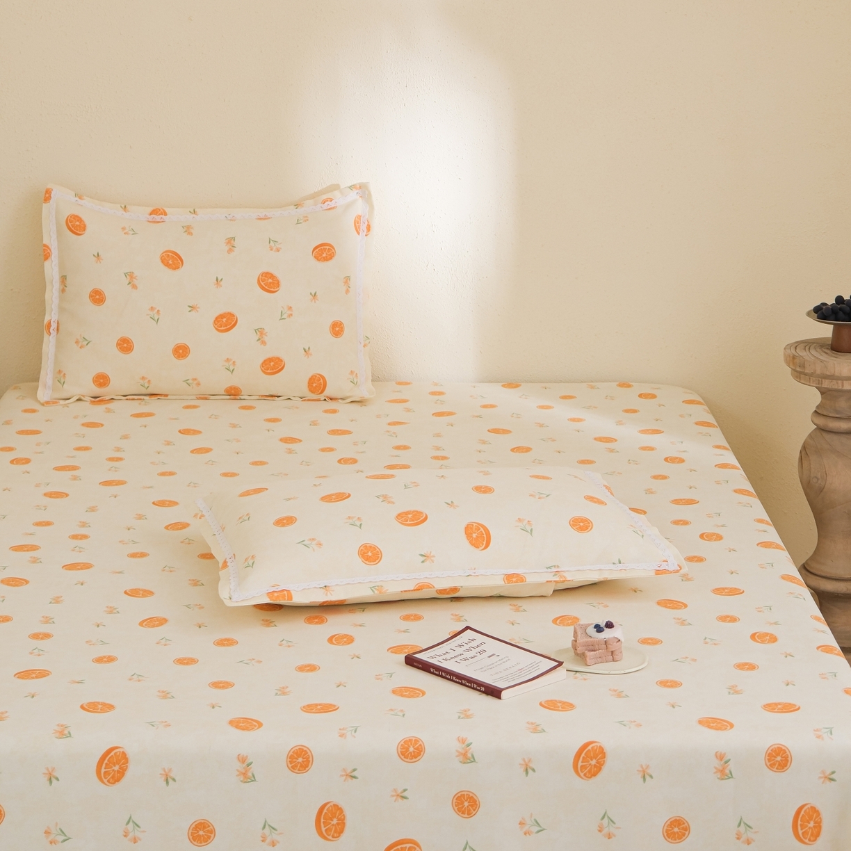 91家纺网 家纺一手货源 找家纺 慕绸家纺（原萌宝老粗布厂家） 2026新款原棉细纱工艺款亲肤柔软老粗布床单凉席席子春夏热门款-直播热卖圆角花边款 甜橙日记