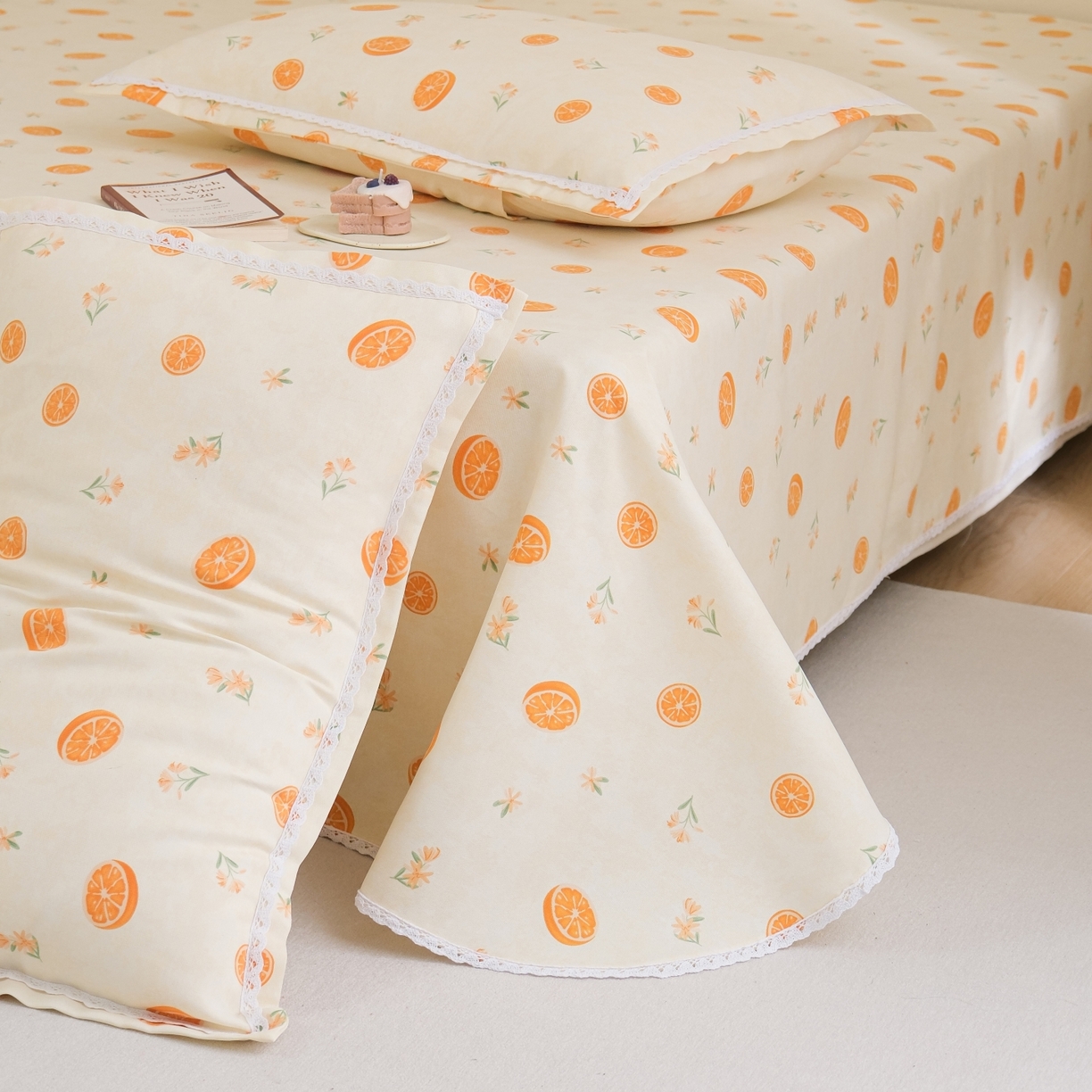 91家纺网 家纺一手货源 找家纺 慕绸家纺（原萌宝老粗布厂家） 2026新款原棉细纱工艺款亲肤柔软老粗布床单凉席席子春夏热门款-直播热卖圆角花边款 甜橙日记