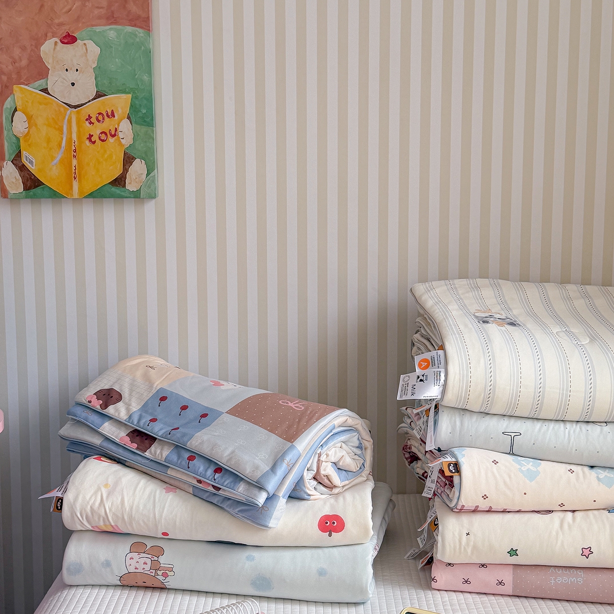 91家纺网 家纺一手货源 找家纺 桃子家居 2026新款A类卡通小清新奶乎乎高品质牛奶丝软糯针织棉嵌绳工艺夏被系列 组合图