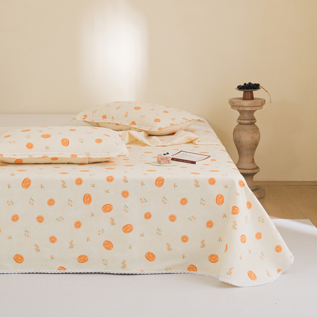 91家纺网 家纺一手货源 找家纺 慕绸家纺（原萌宝老粗布厂家） 2026新款原棉细纱工艺款亲肤柔软老粗布床单凉席席子春夏热门款-直播热卖圆角花边款 甜橙日记