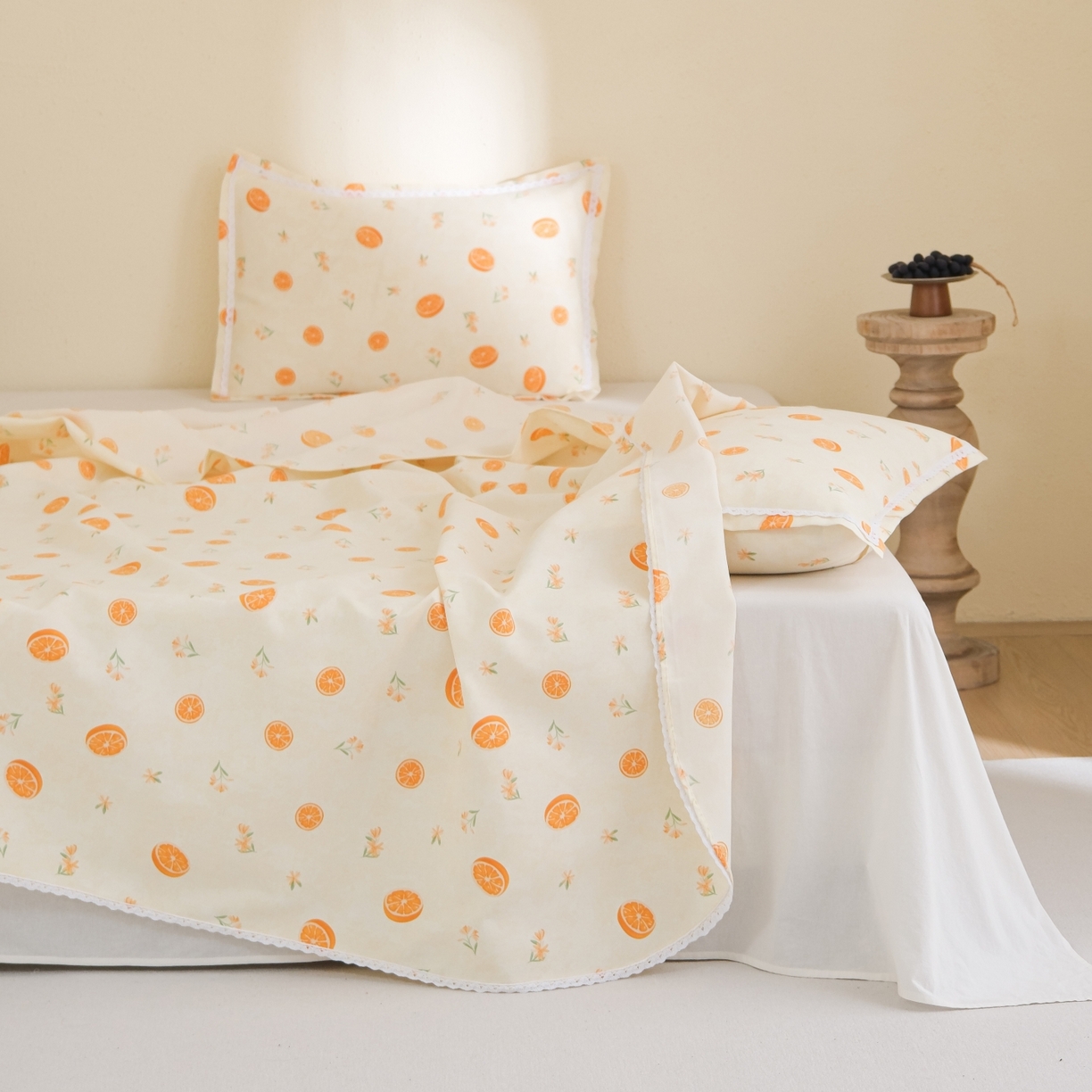 91家纺网 家纺一手货源 找家纺 慕绸家纺（原萌宝老粗布厂家） 2026新款原棉细纱工艺款亲肤柔软老粗布床单凉席席子春夏热门款-直播热卖圆角花边款 甜橙日记