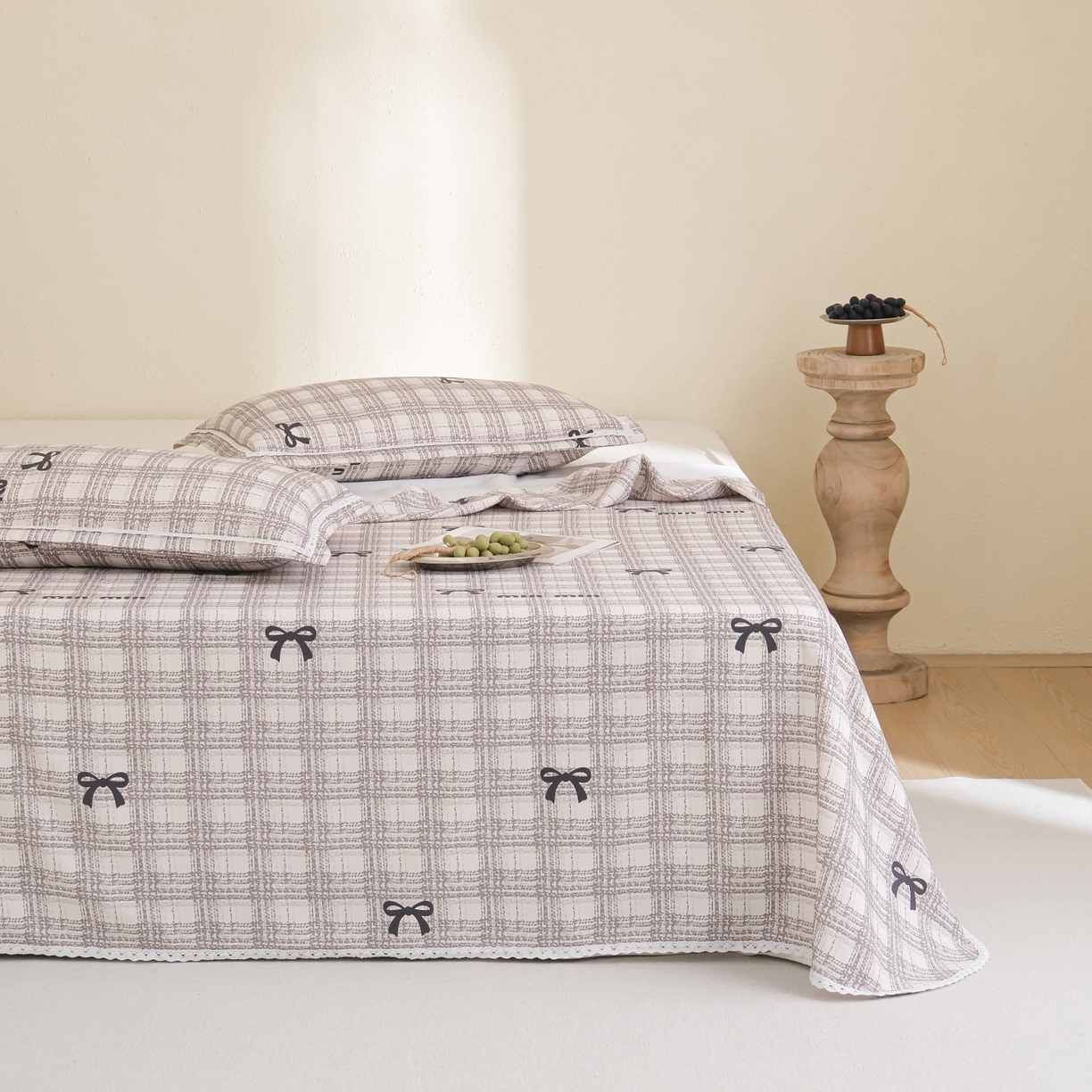 91家纺网 家纺一手货源 找家纺 慕绸家纺（原萌宝老粗布厂家） 2026新款原棉细纱工艺款亲肤柔软老粗布床单凉席席子春夏热门款-直播热卖圆角花边款 香可儿